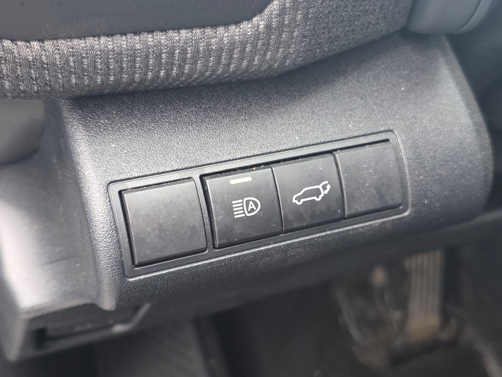 Used 2025 Silver Toyota XLE image 31
