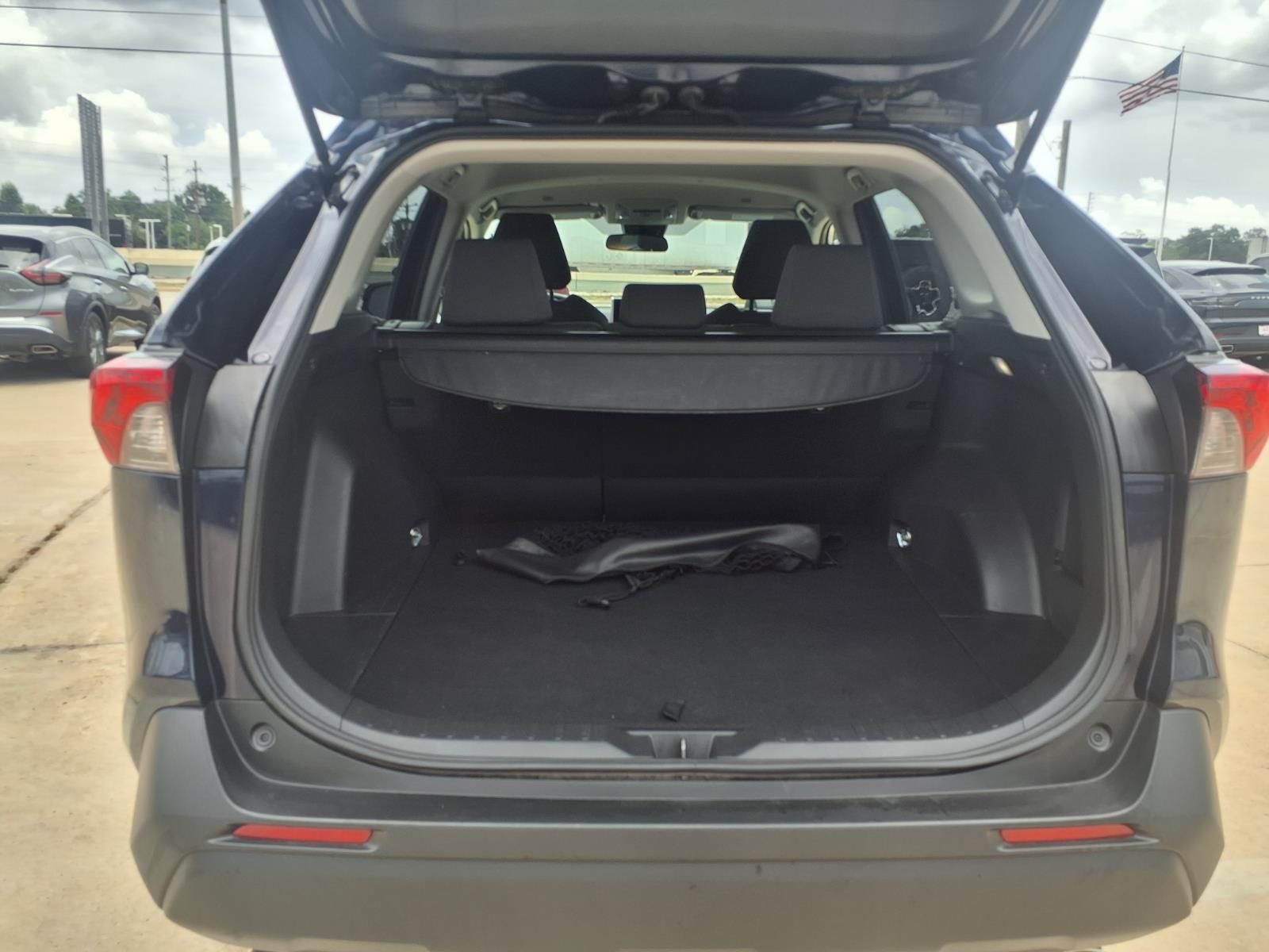 2025 Toyota RAV4 XLE - 8