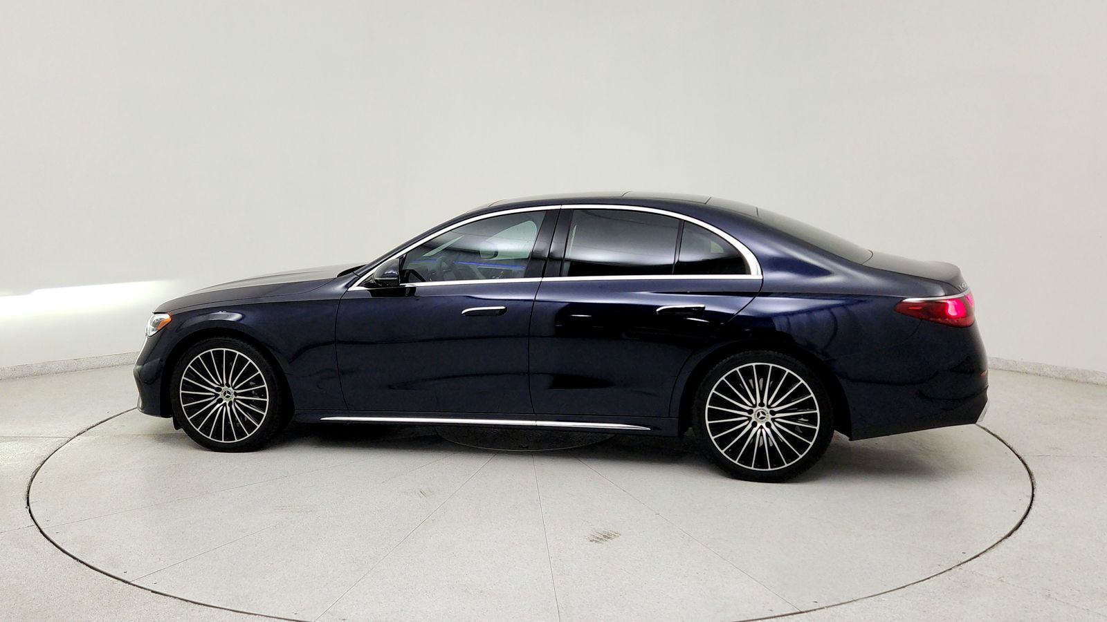 Used 2025 Blue Mercedes-Benz E 450 image 4