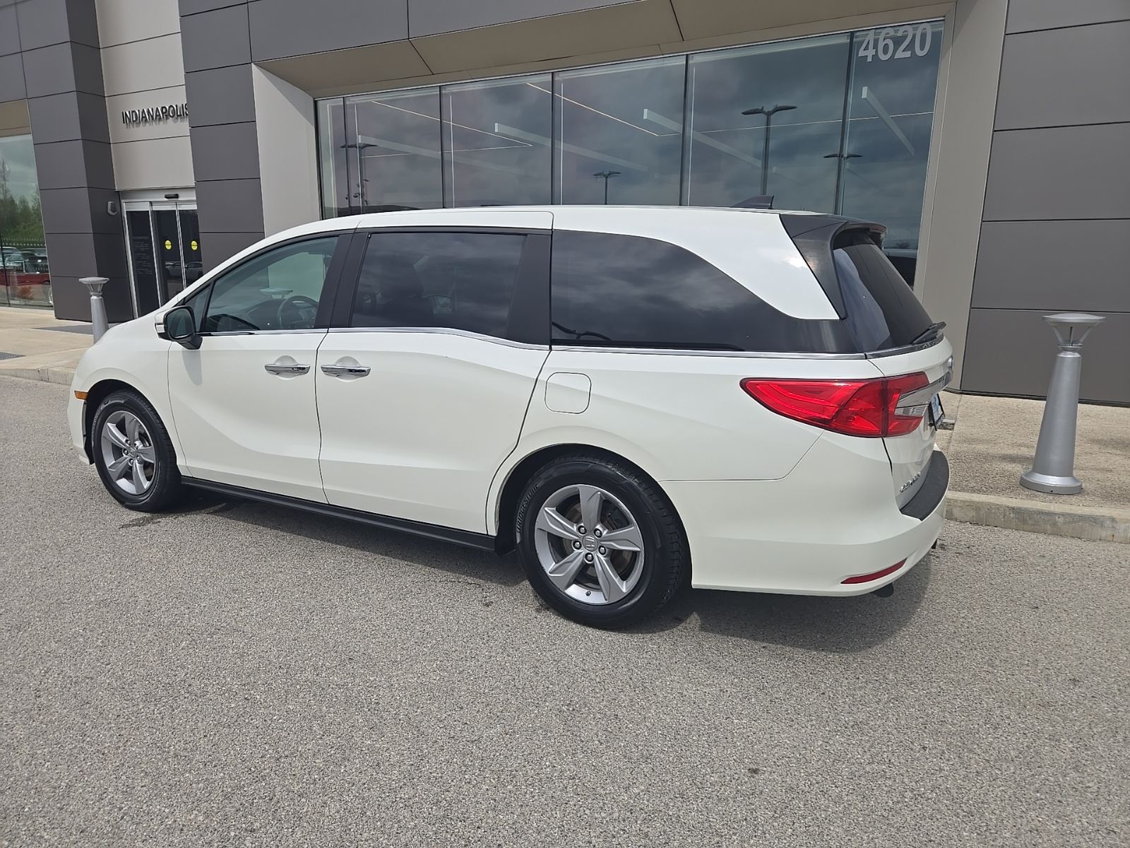 View vehicle photo 7