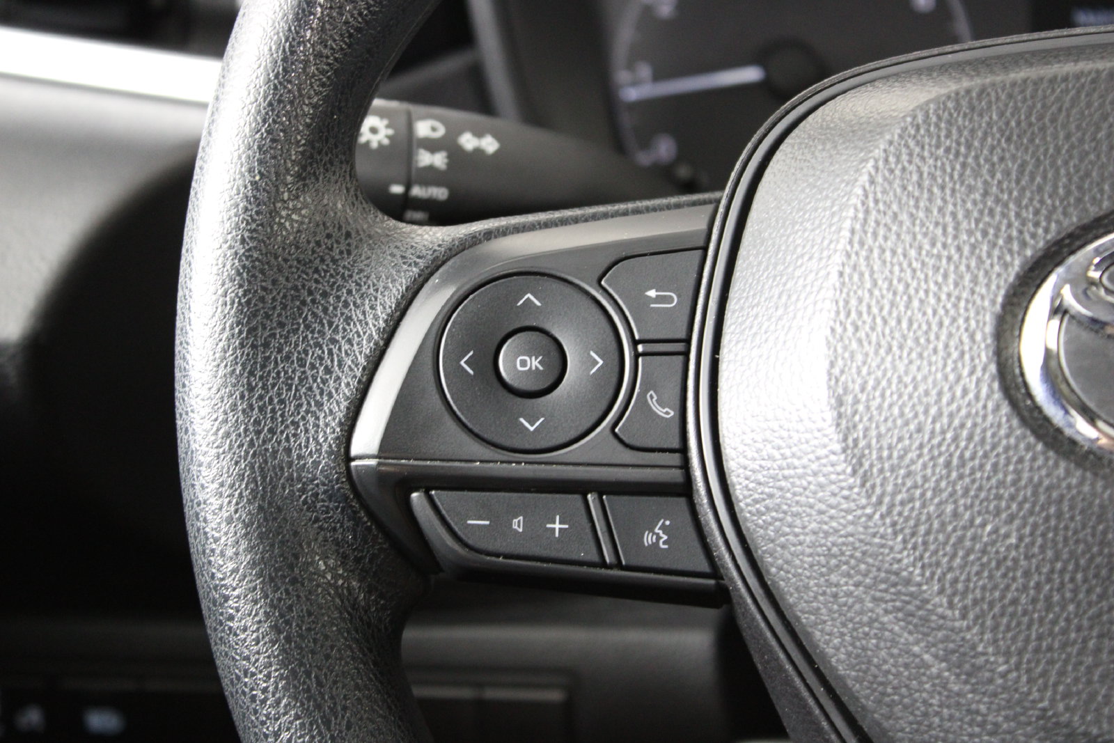 Used 2025 Silver Toyota LE image 19