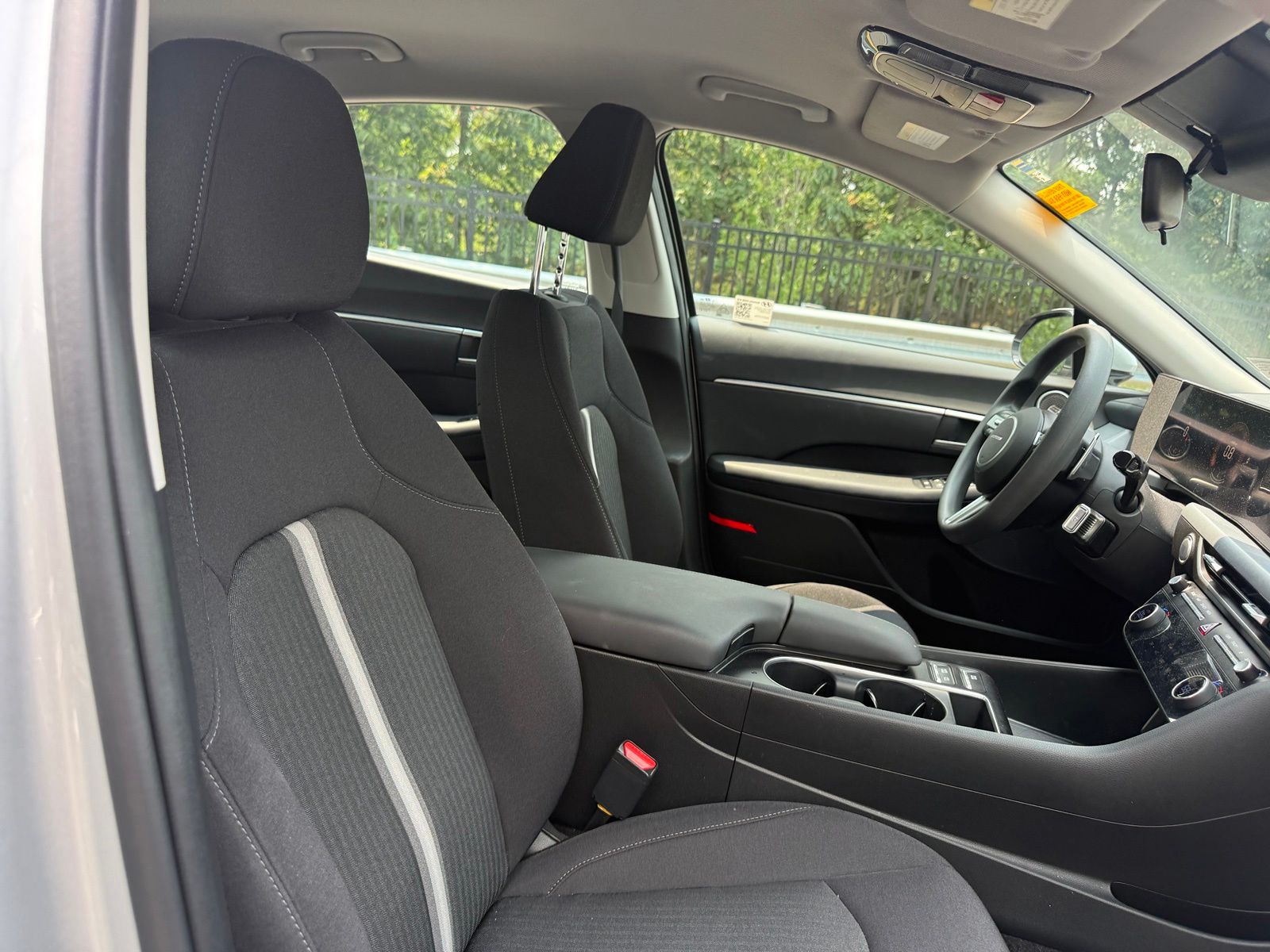 Used 2025 Silver Hyundai SEL image 27