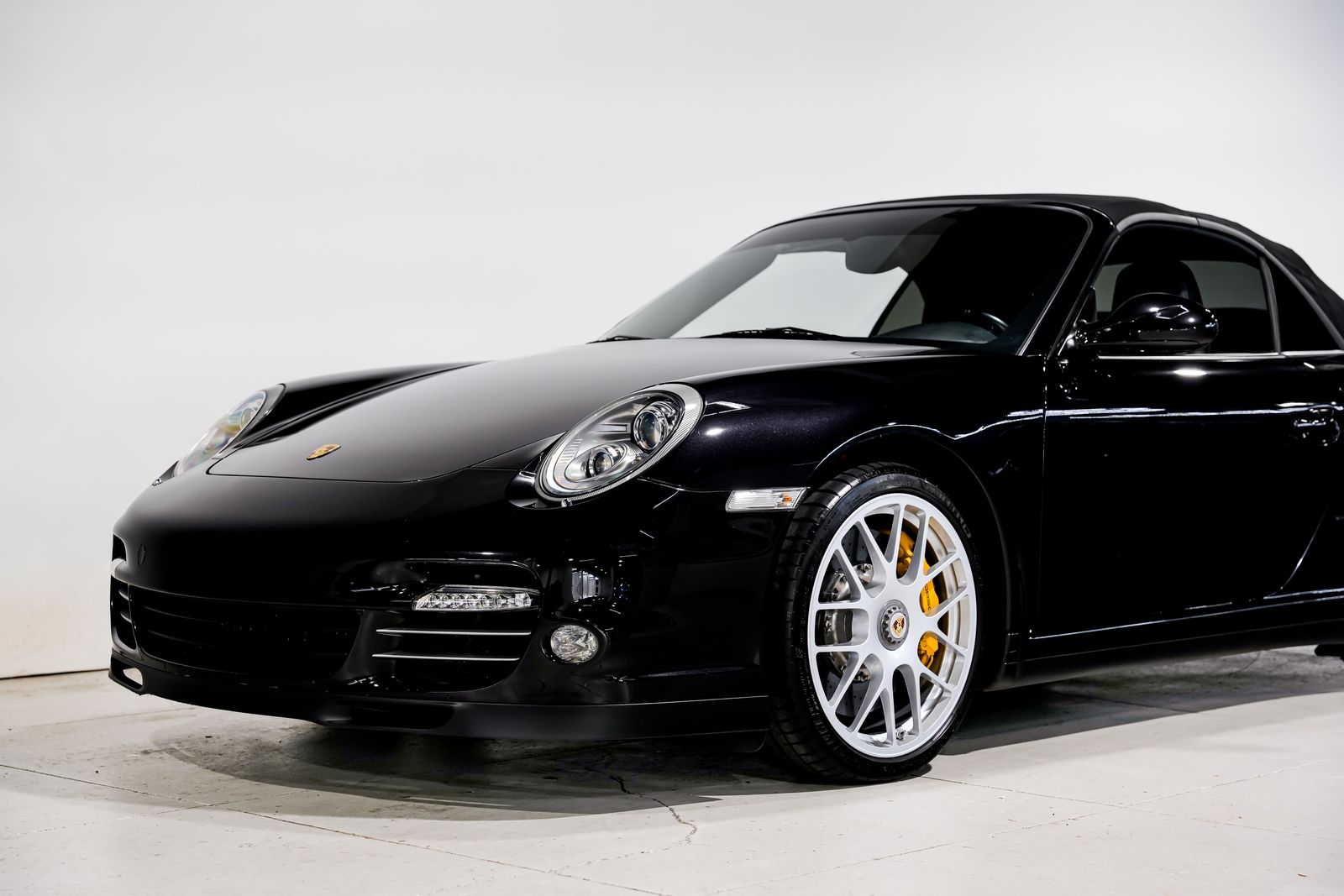 2011 Porsche 911 Turbo S — photo 32
