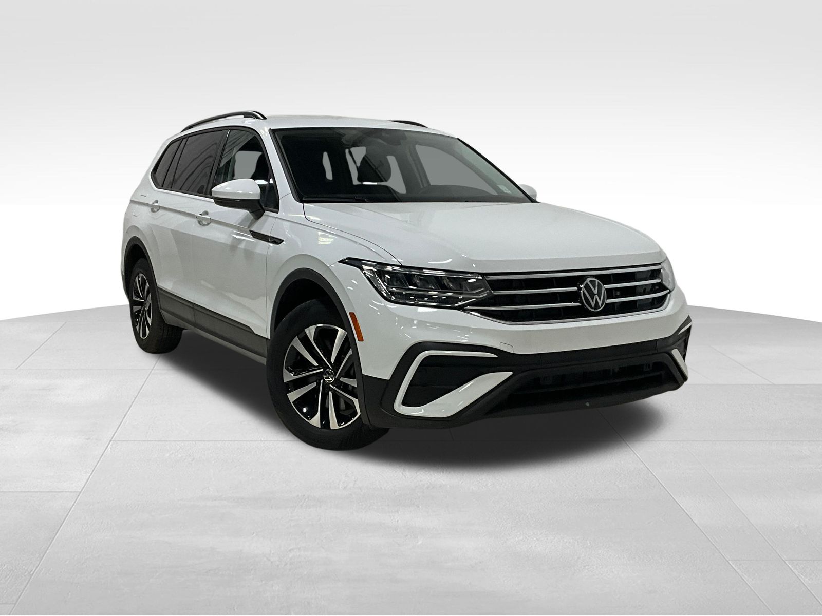 Pure White 2024 Volkswagen Tiguan SUV / Crossover Front-Wheel Drive 8-Speed Automatic