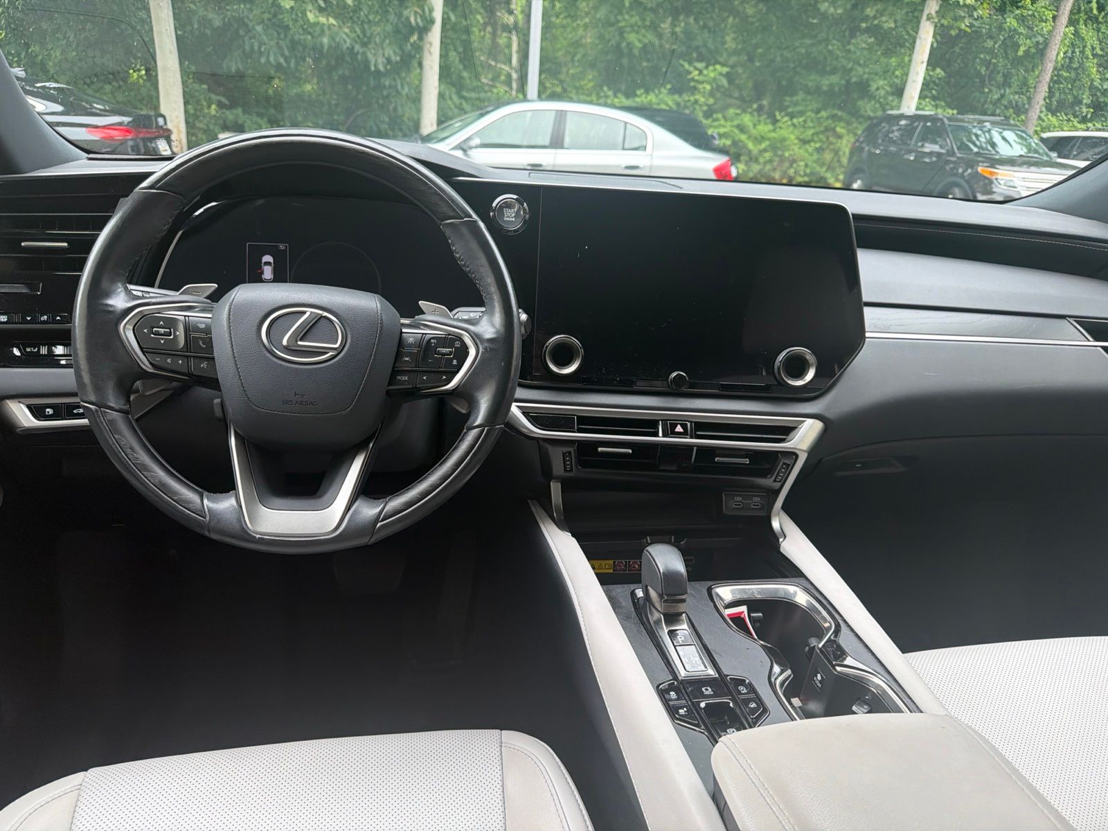 View vehicle photo 6