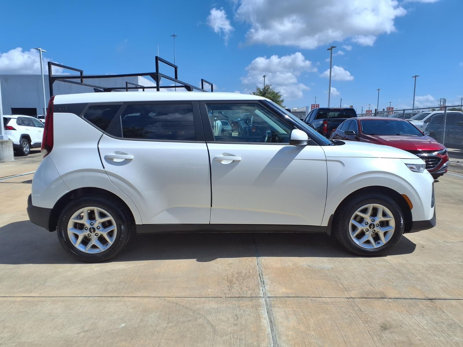 2022 Kia Soul LX White at Gullo Toyota