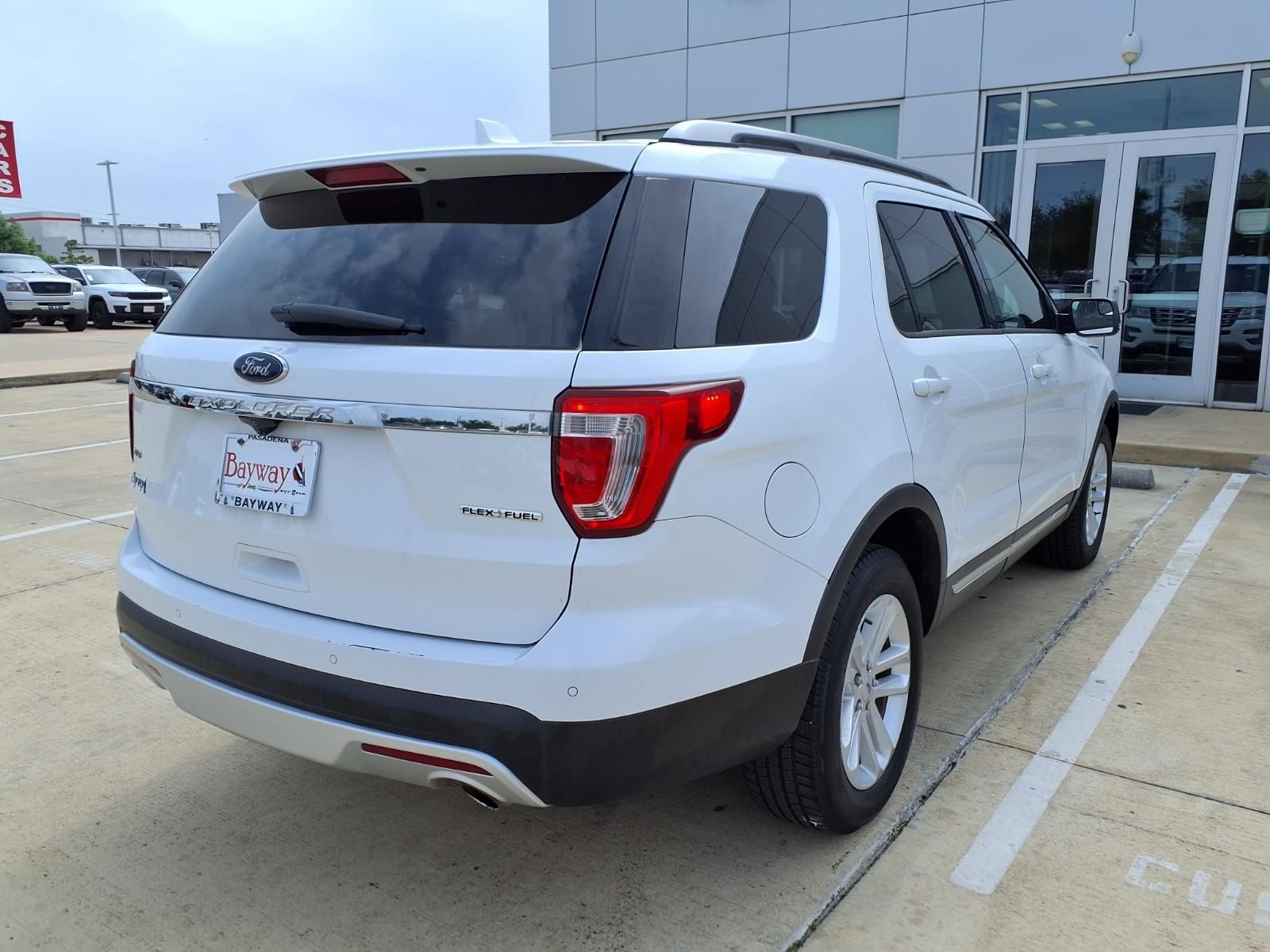 2016 Ford Explorer XLT White at Autostrade