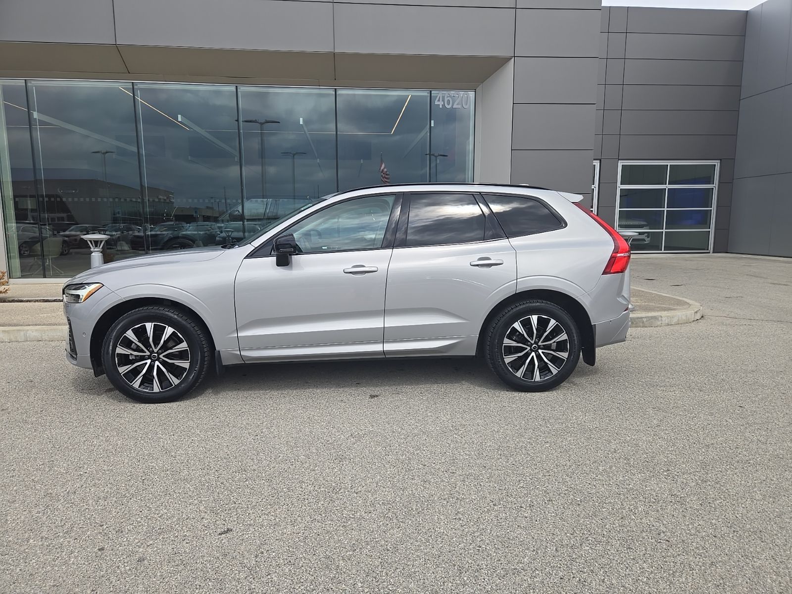 View vehicle photo 5