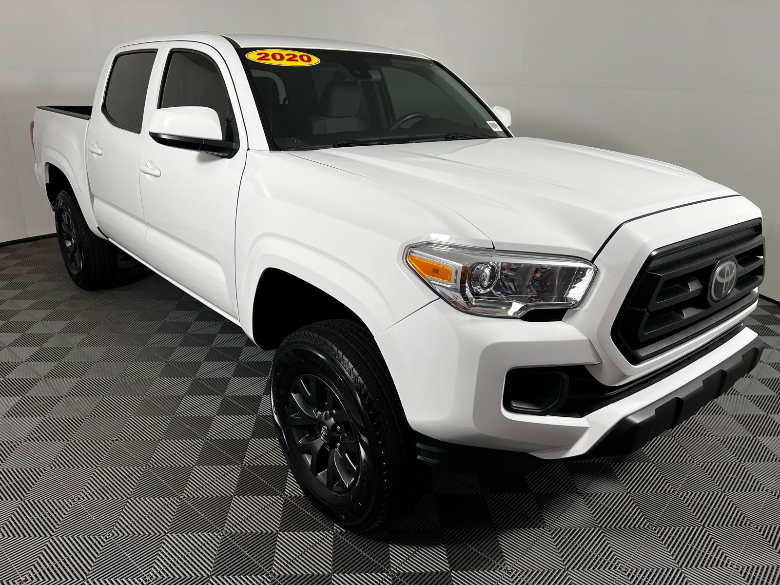 Thumbnail: 2020 Toyota Tacoma - 3
