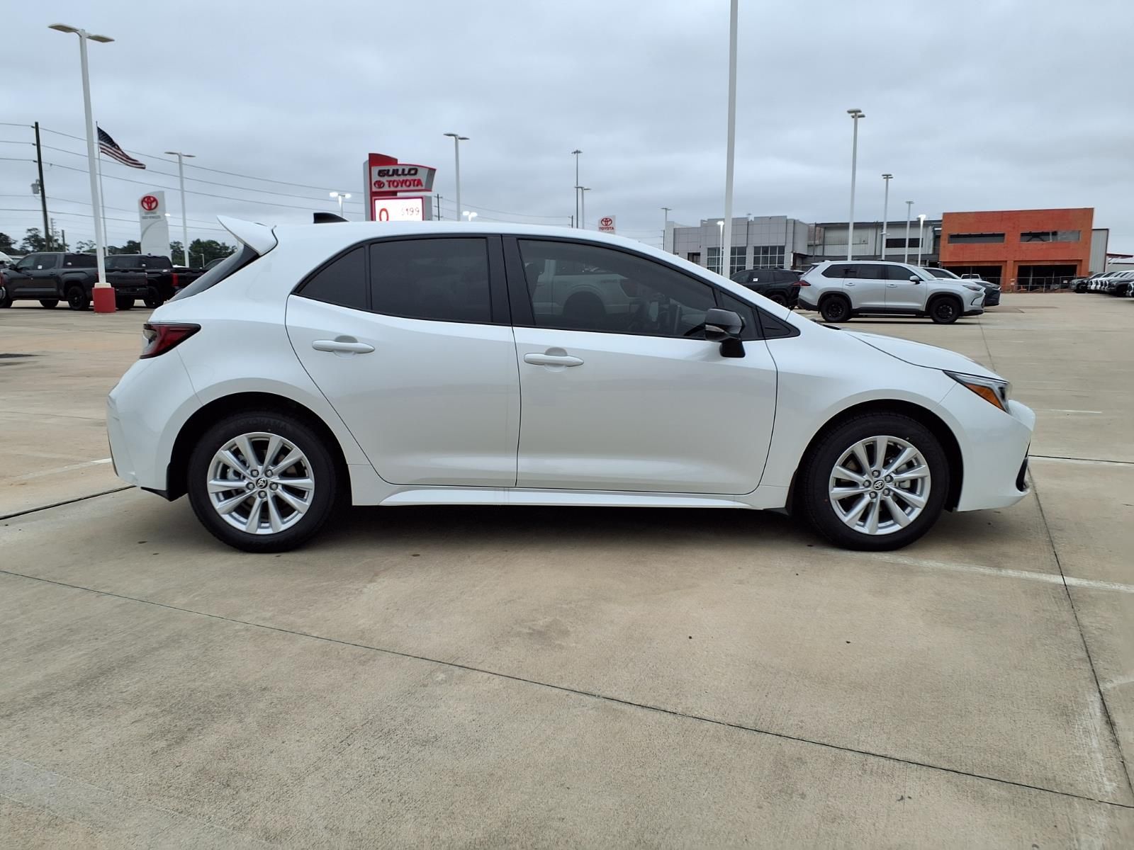 2026 Toyota Corolla Hatchback SE White/off-white at Community Toyota