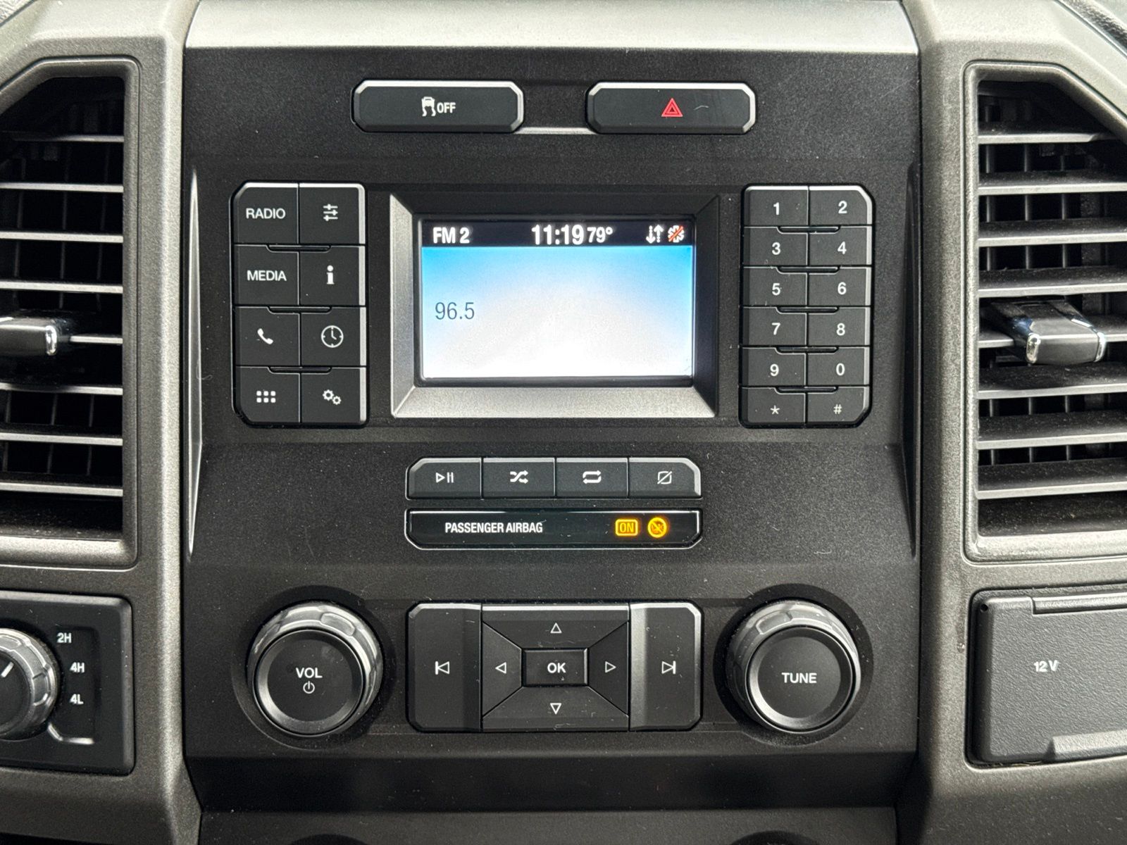 Used 2022 Oxford White Ford XL image 18