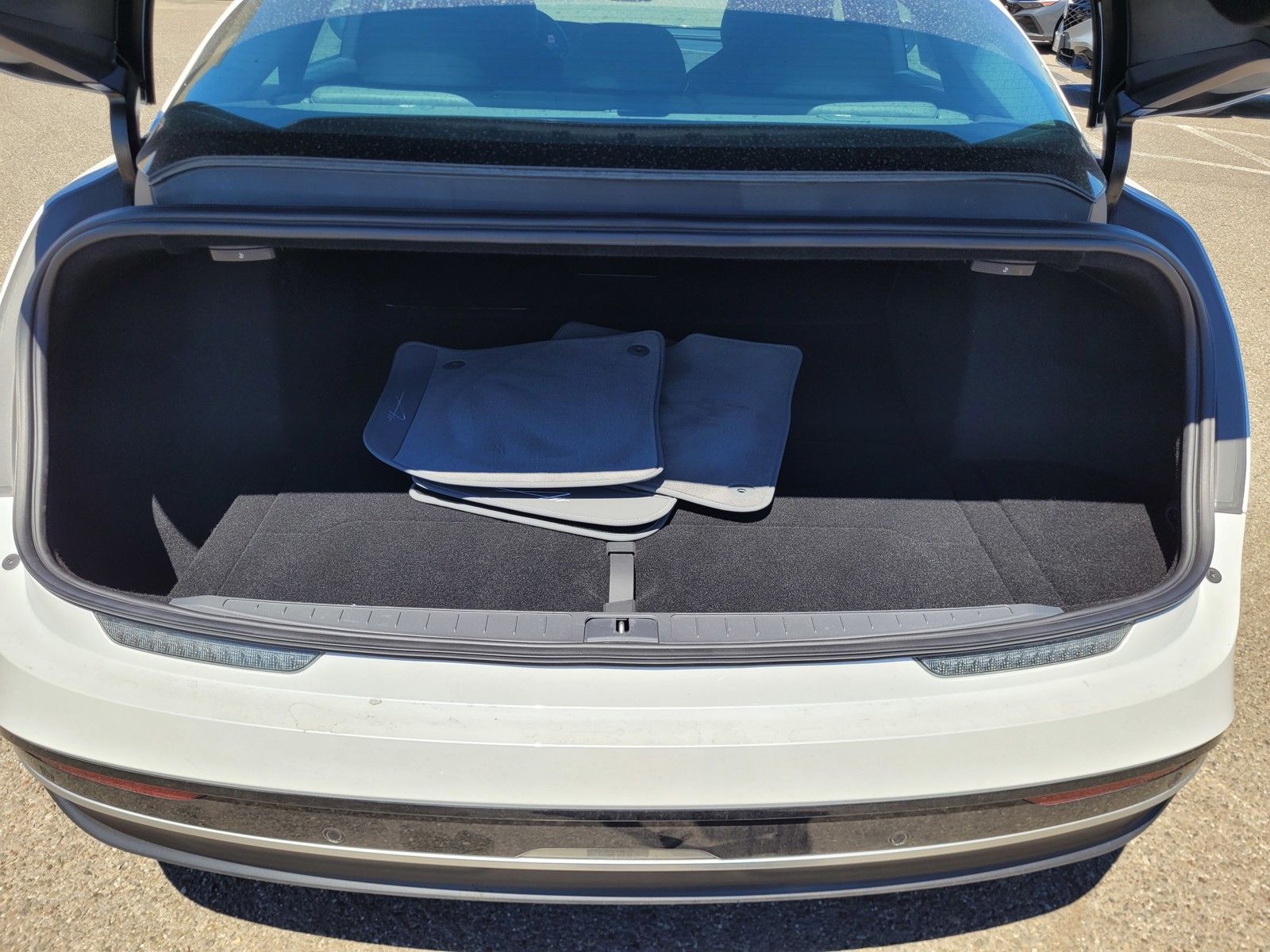 2025 Lucid Air Touring - Photo 33