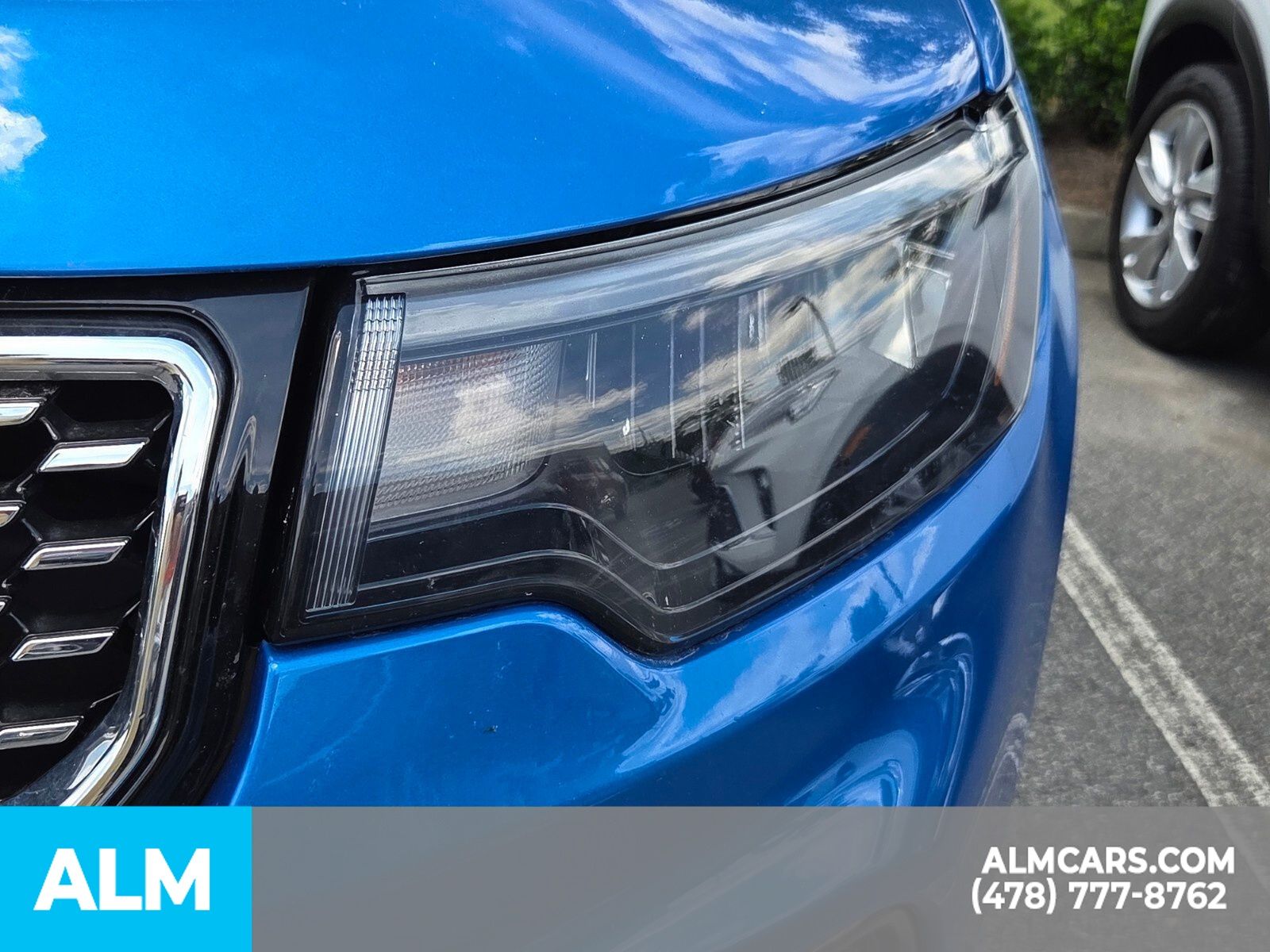 Used 2025 Hydro Blue Pearlcoat Jeep Limited image 27
