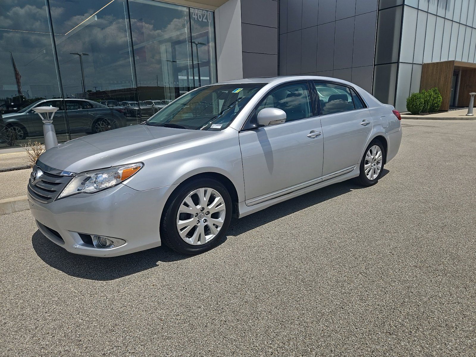Classic Silver Metallic 2012 Toyota Avalon Sedan Front-Wheel Drive 6-Speed Automatic