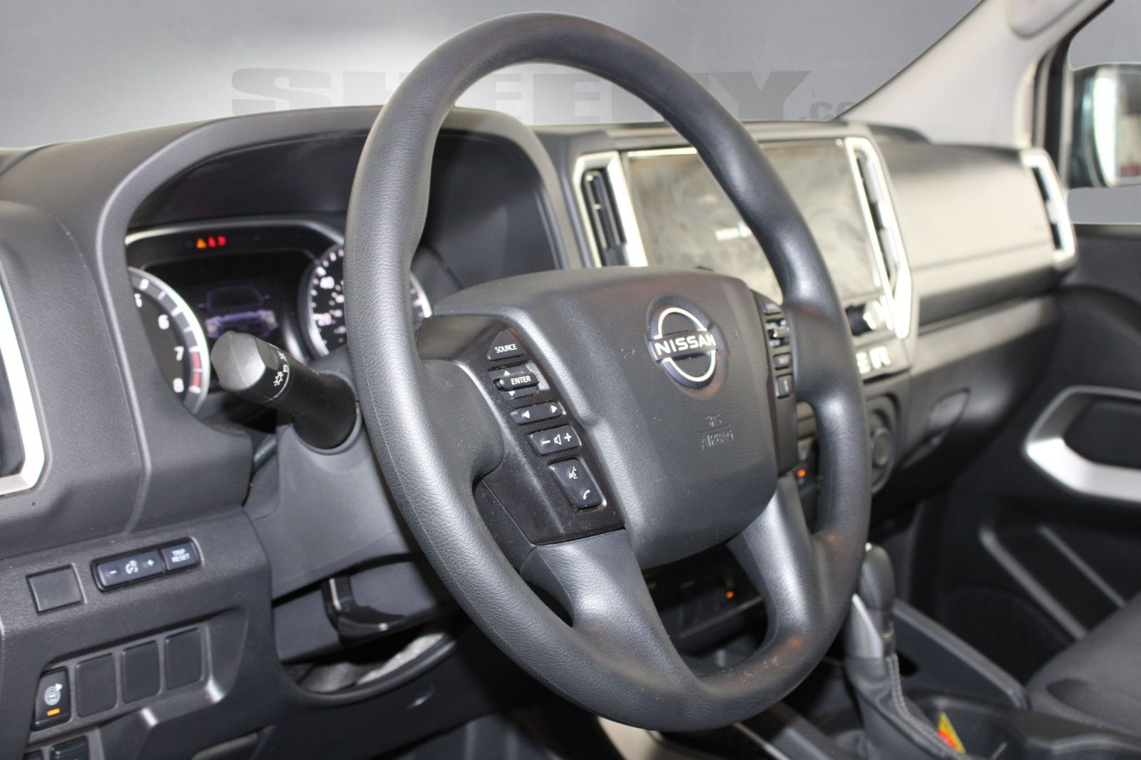 Used 2025 Gray Nissan SV image 3