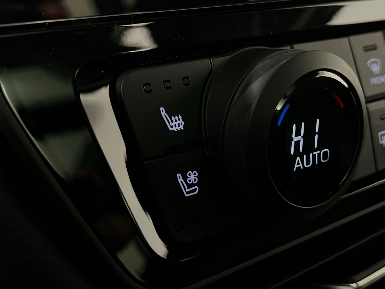 Thumbnail: 2026 Toyota Grand Highlander - 21