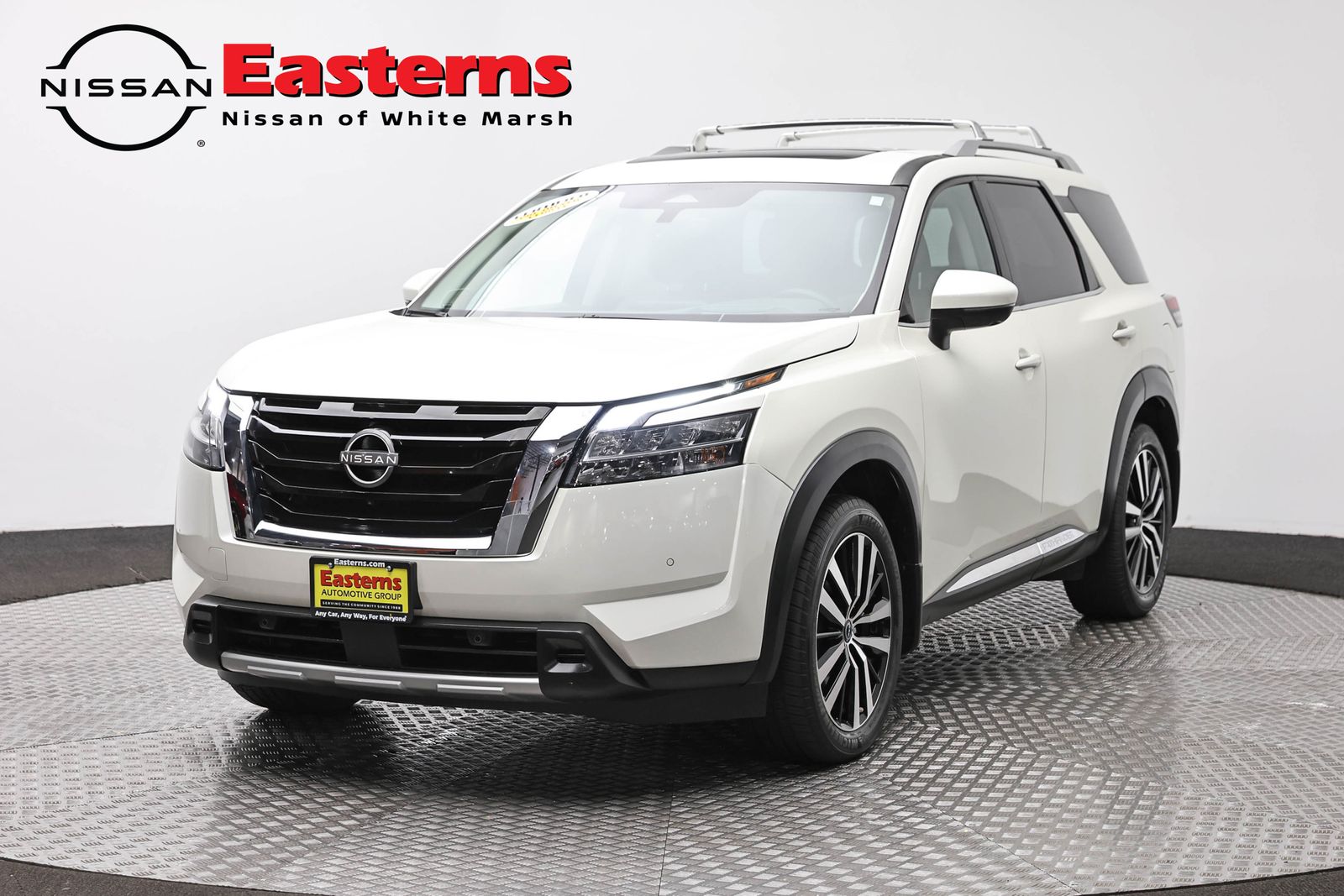 2023 Nissan Pathfinder Platinum 4WD's photo