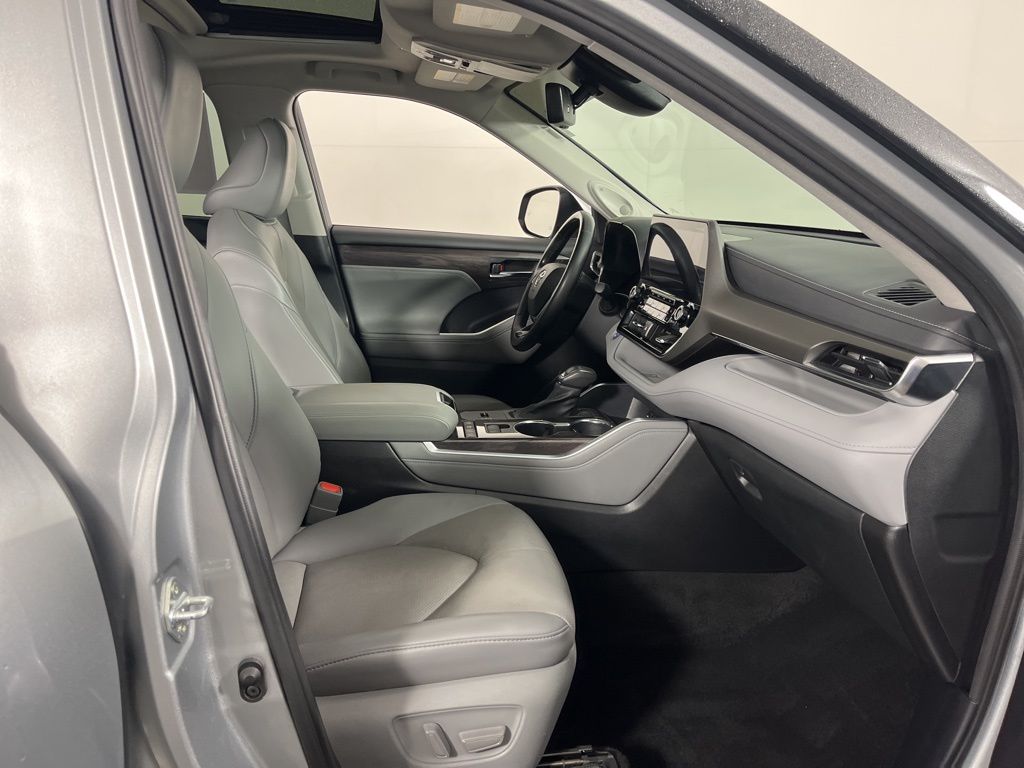 Thumbnail: 2021 Toyota Highlander - 8
