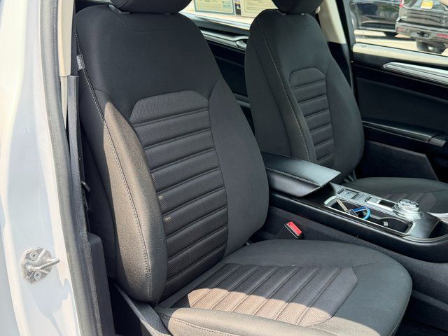 Certified Used 2018 Oxford White Ford SE image 36