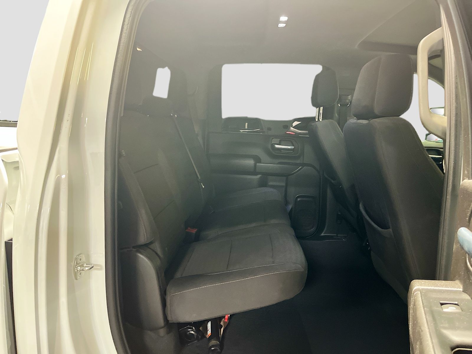 Used 2024 White Chevrolet Custom image 25