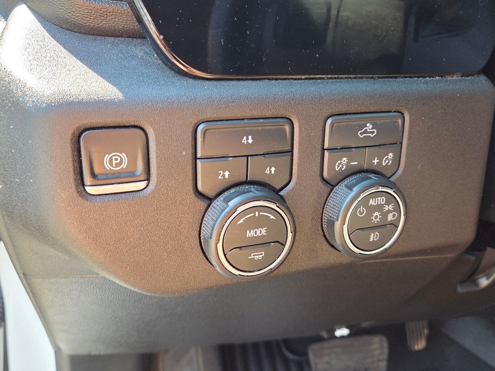 Used 2025 White Chevrolet LT image 30