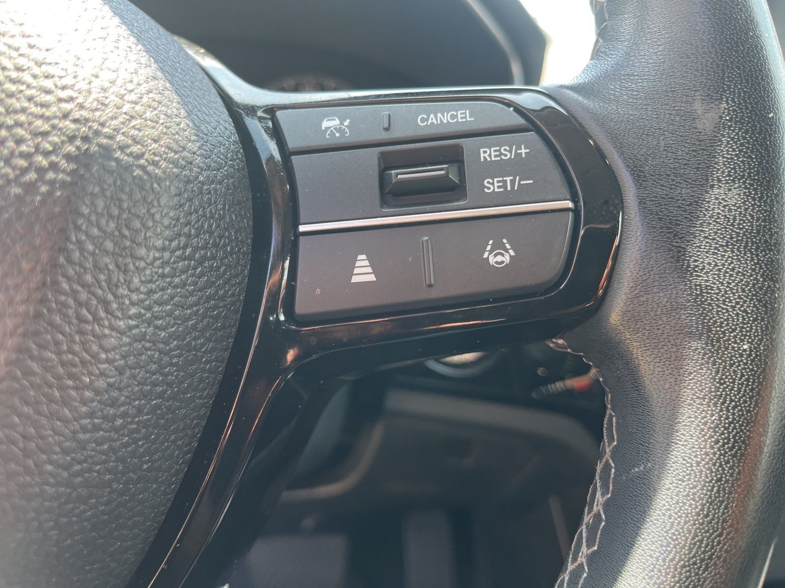 Used 2024 White Honda EX-L image 11