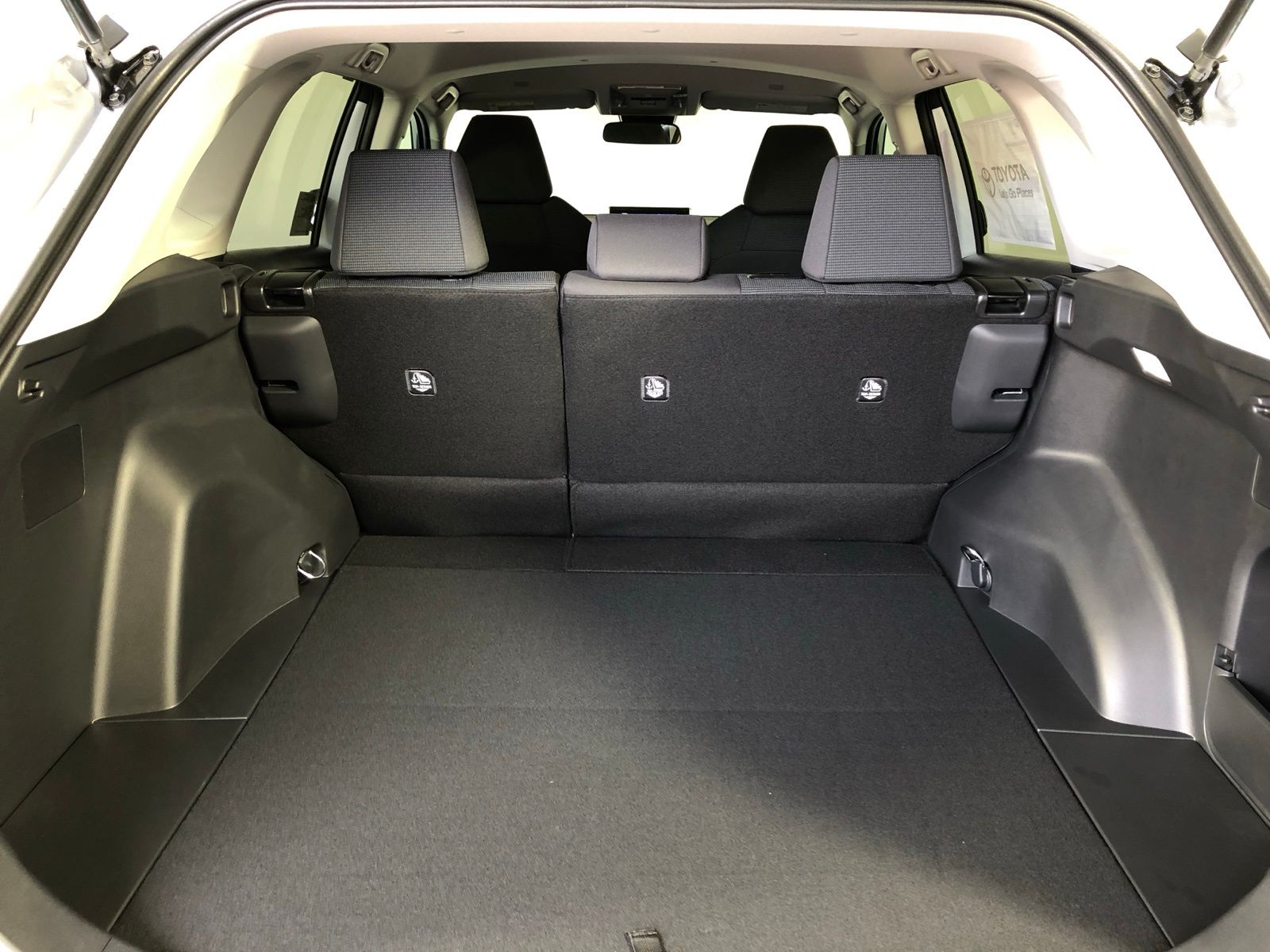 2025 Toyota RAV4 LE 18