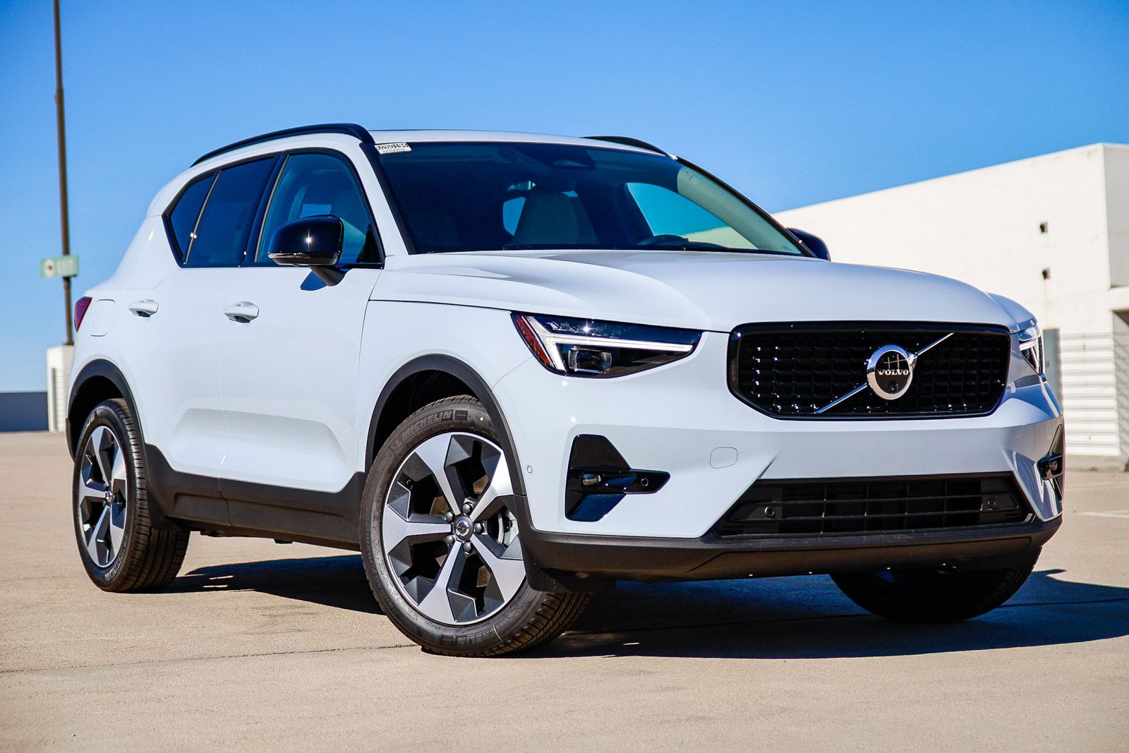 2026 Volvo XC40 B5 Plus Dark AWD's photo