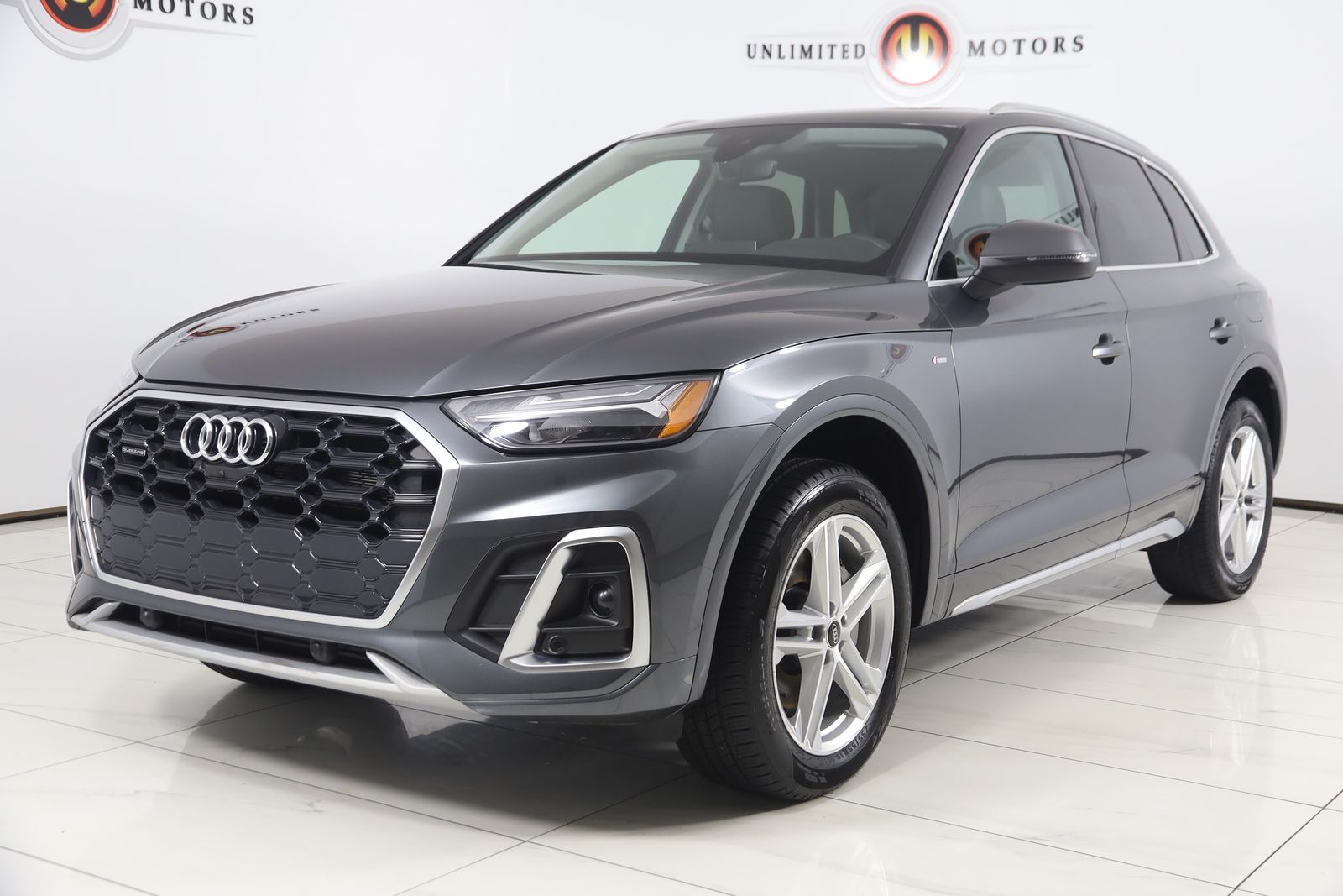 View vehicle photo 5