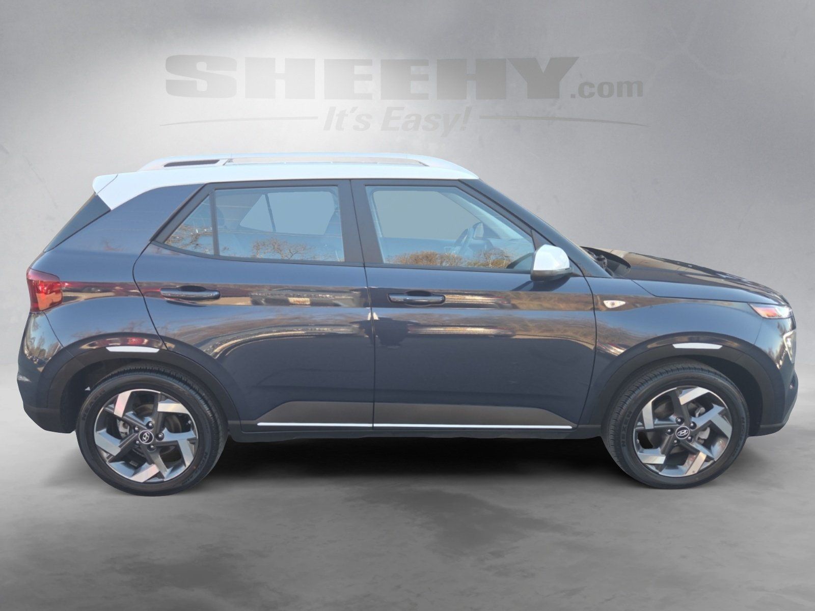 Used 2025 White Hyundai Limited image 10