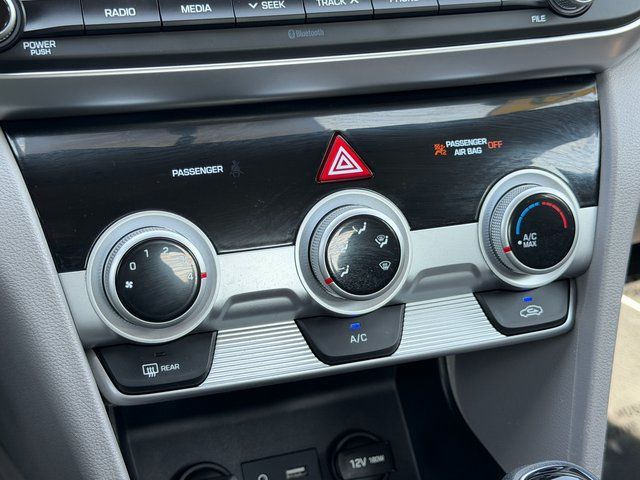 Used 2019 Machine Gray Hyundai SE image 26
