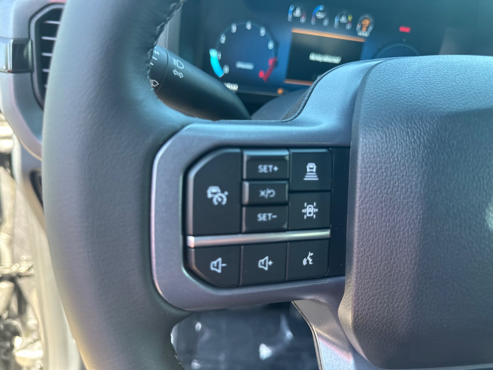 New 2026 Carbonized Gray Metallic Ford XLT image 18
