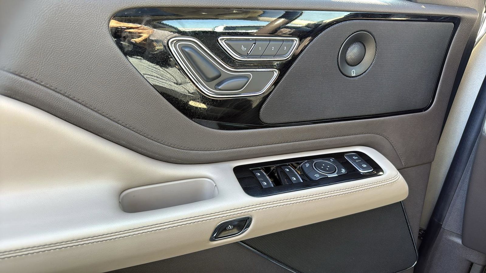 Used Car 2023 Lincoln Aviator  Reserve For Sale Under $50,000 In Austin, Texas