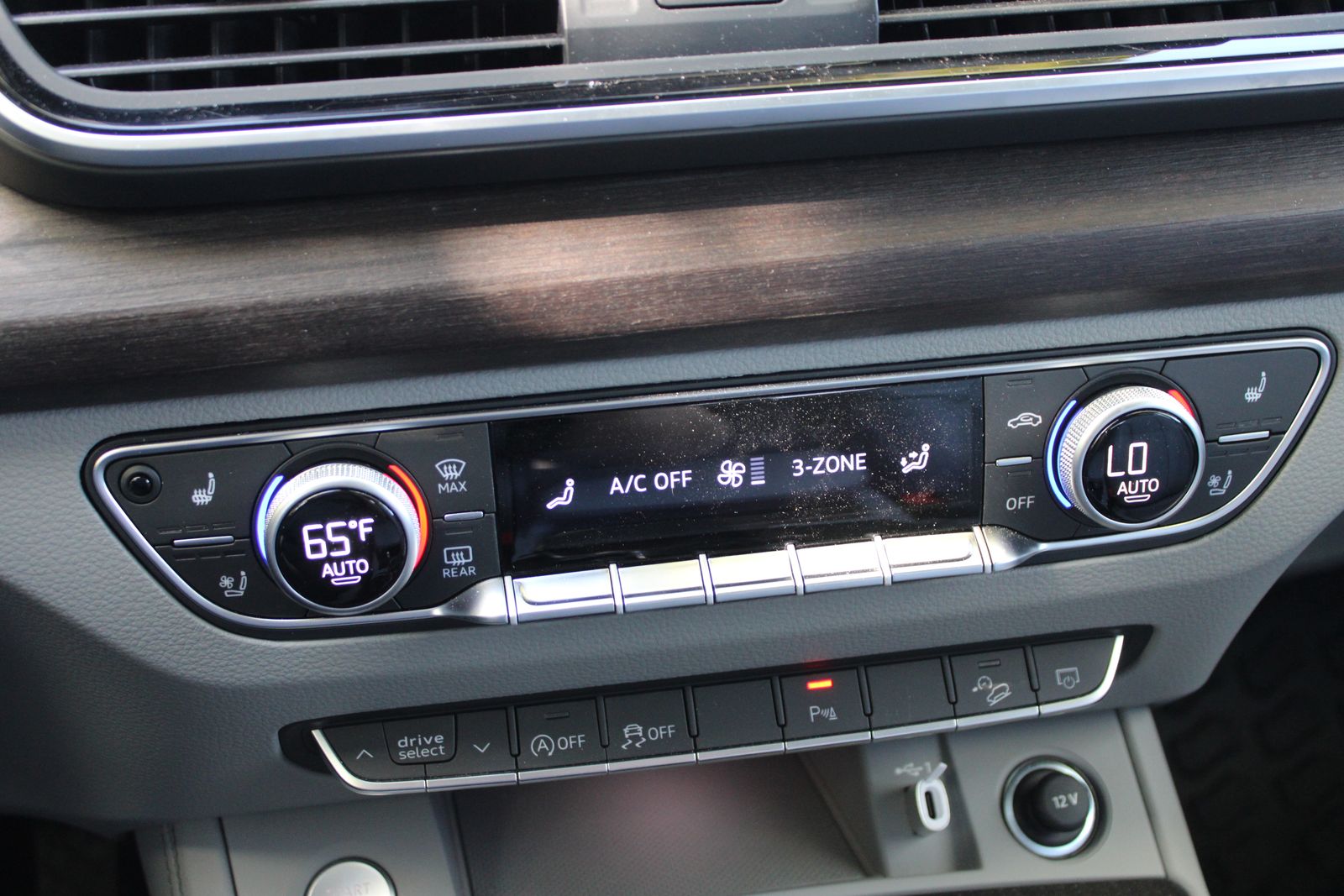 Used 2025  Audi 40 Premium Plus image 26