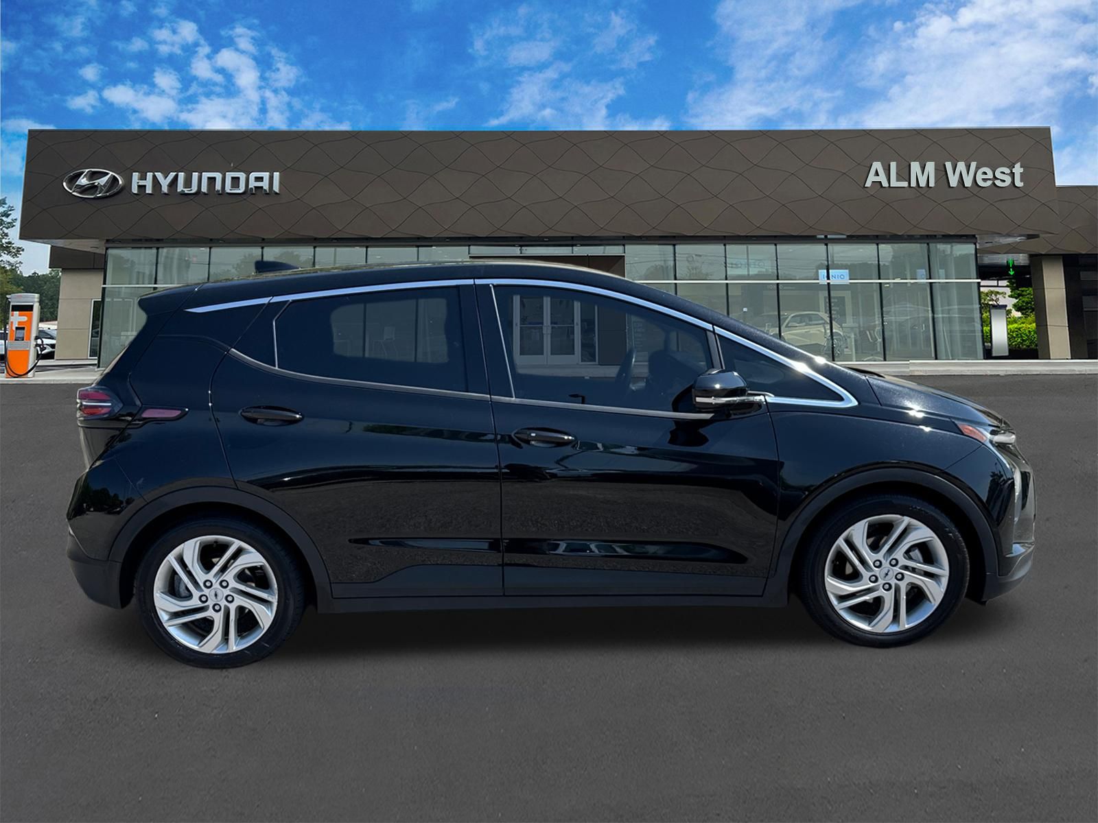 Used 2023 Black Chevrolet 1LT image 4