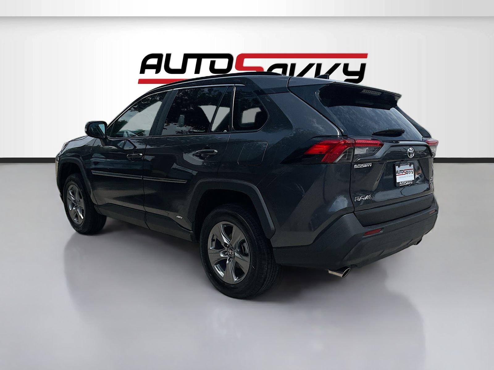 Used 2025 Gray Toyota XLE image 5