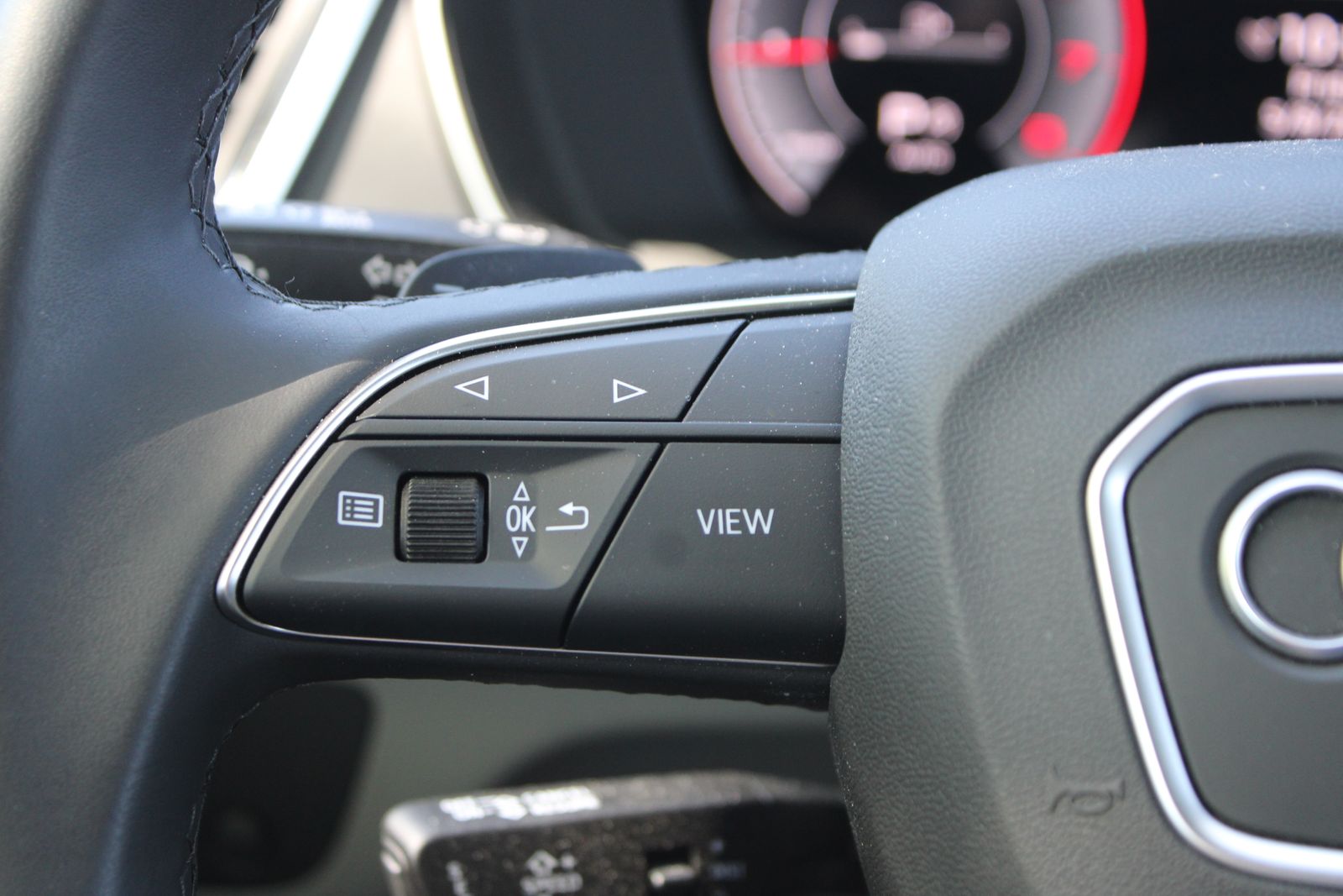 Used 2025  Audi 40 Premium Plus image 31