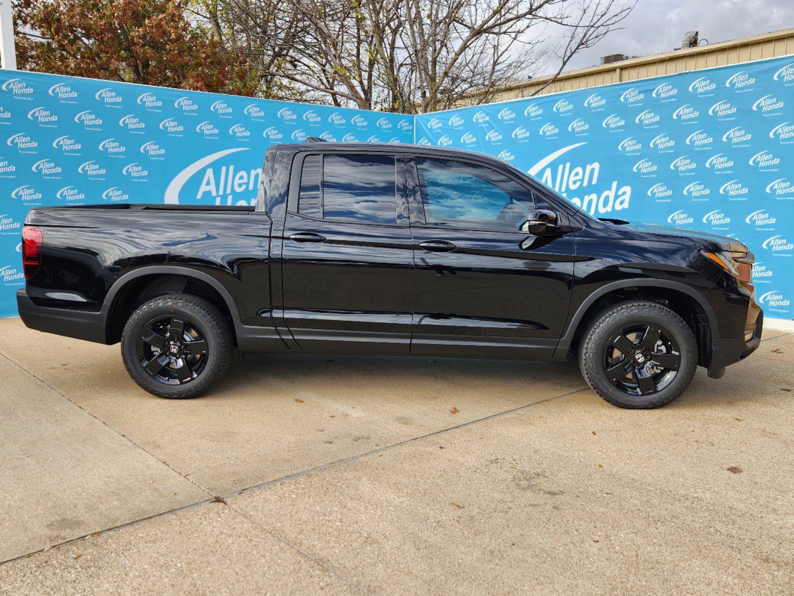 2025 Honda Ridgeline Black Edition 5