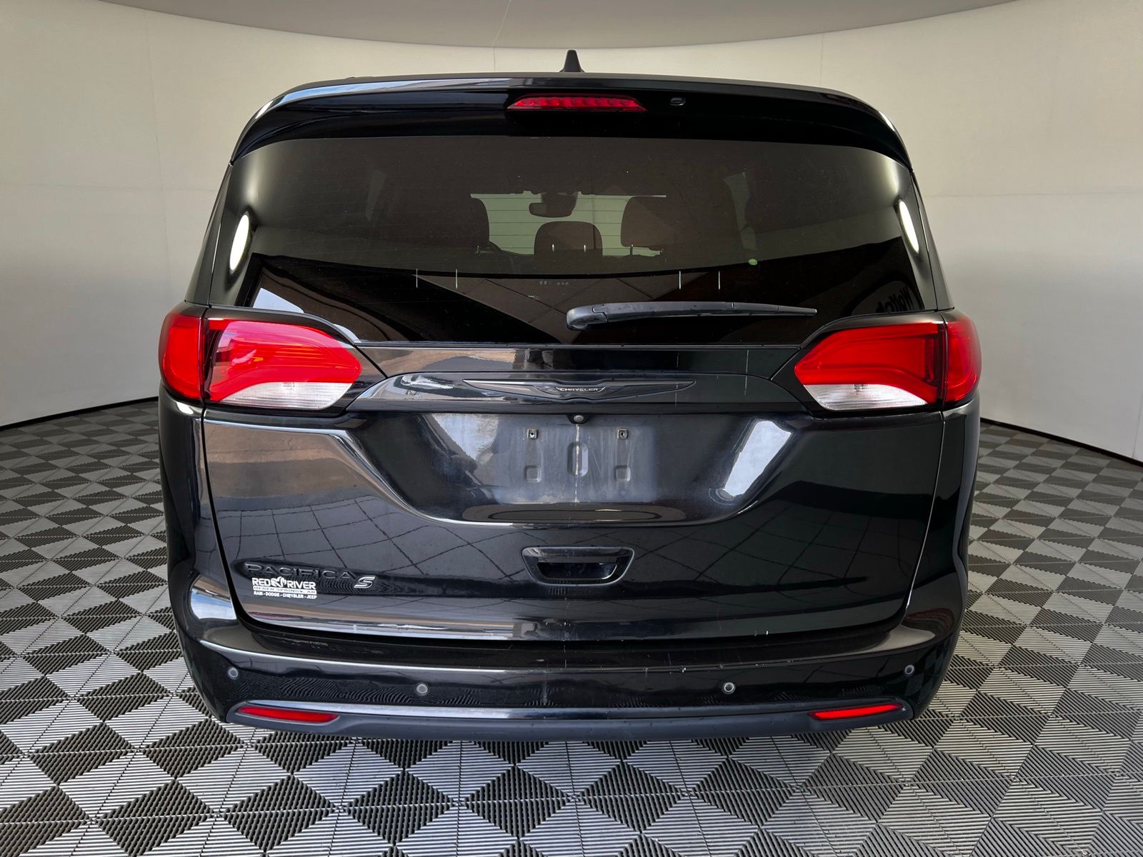 Thumbnail: 2020 Chrysler Pacifica - 6
