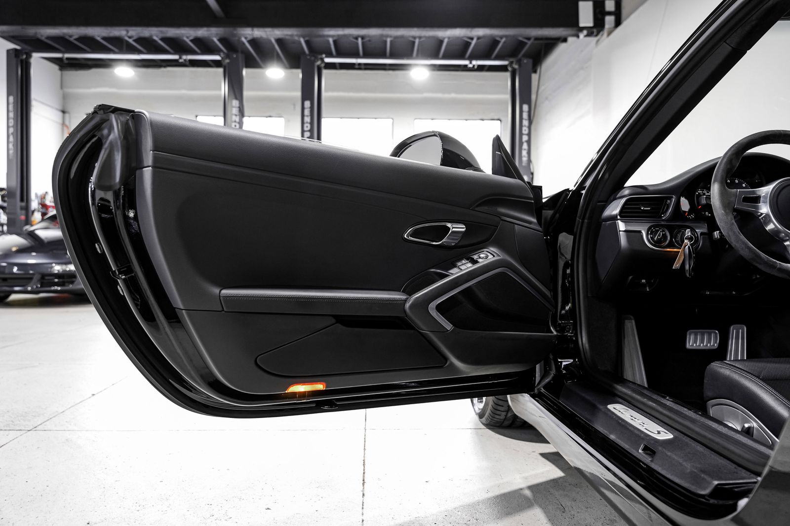 2014 Porsche 911 Carrera S — photo 23
