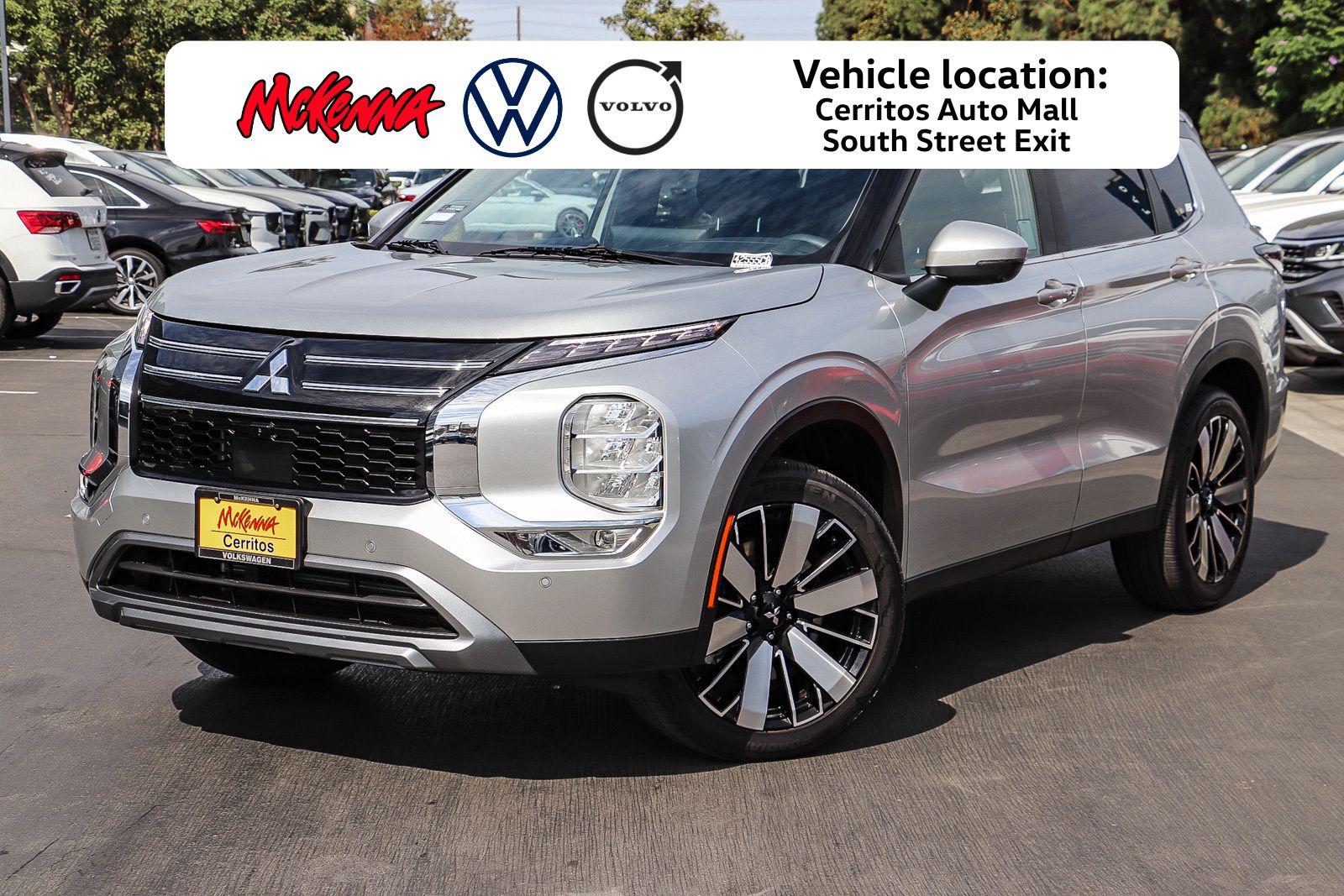 Silver 2025 Mitsubishi Outlander SUV / Crossover Front-Wheel Drive Continuously Variable Transmission