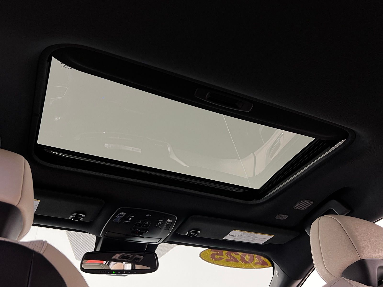 2025 Toyota Sienna Platinum 28