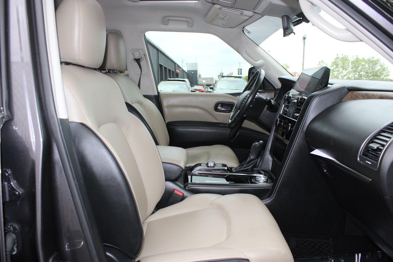 Used 2024 Gray INFINITI Premium Select image 14