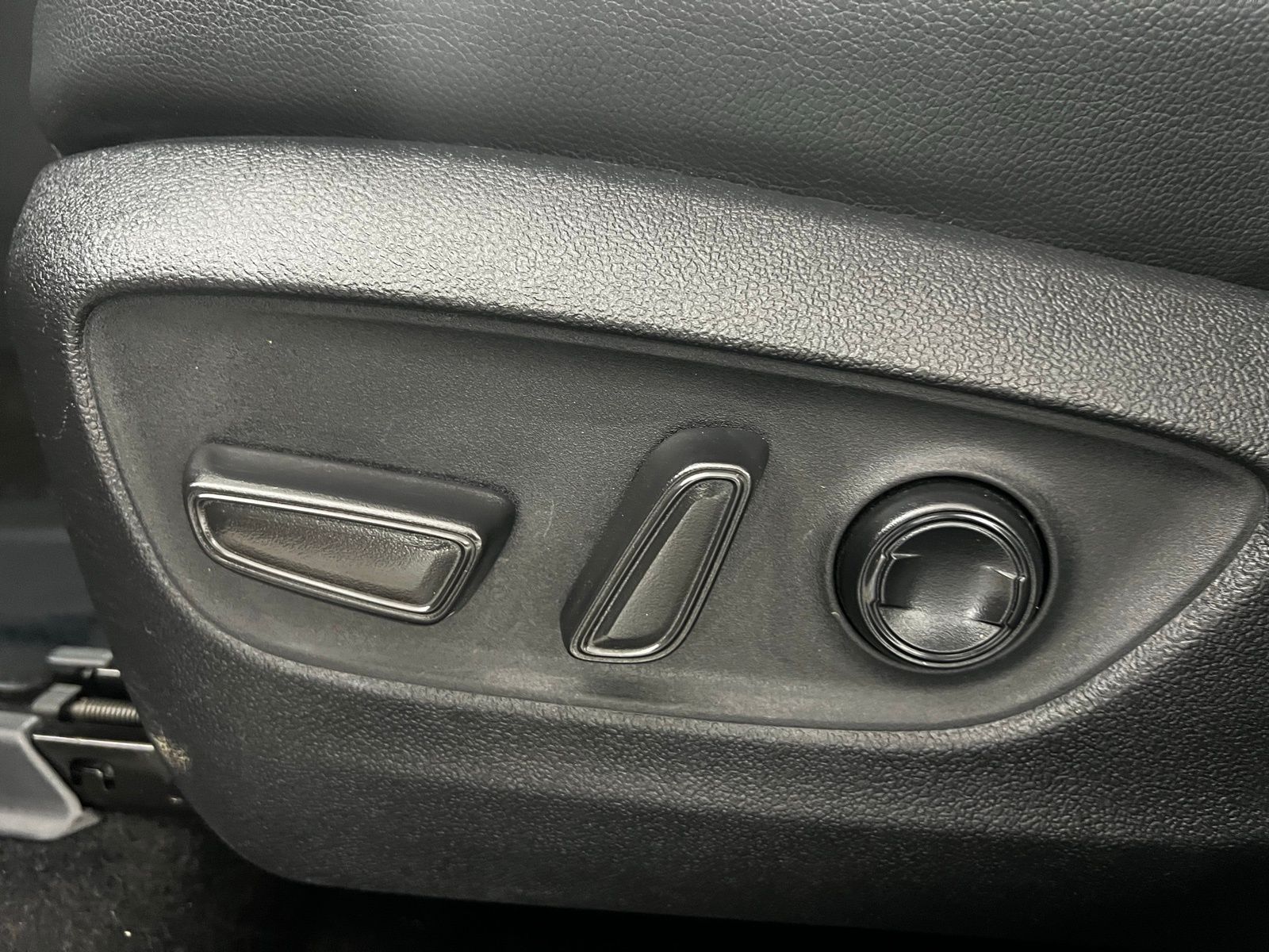 Thumbnail: 2023 Toyota Highlander - 13