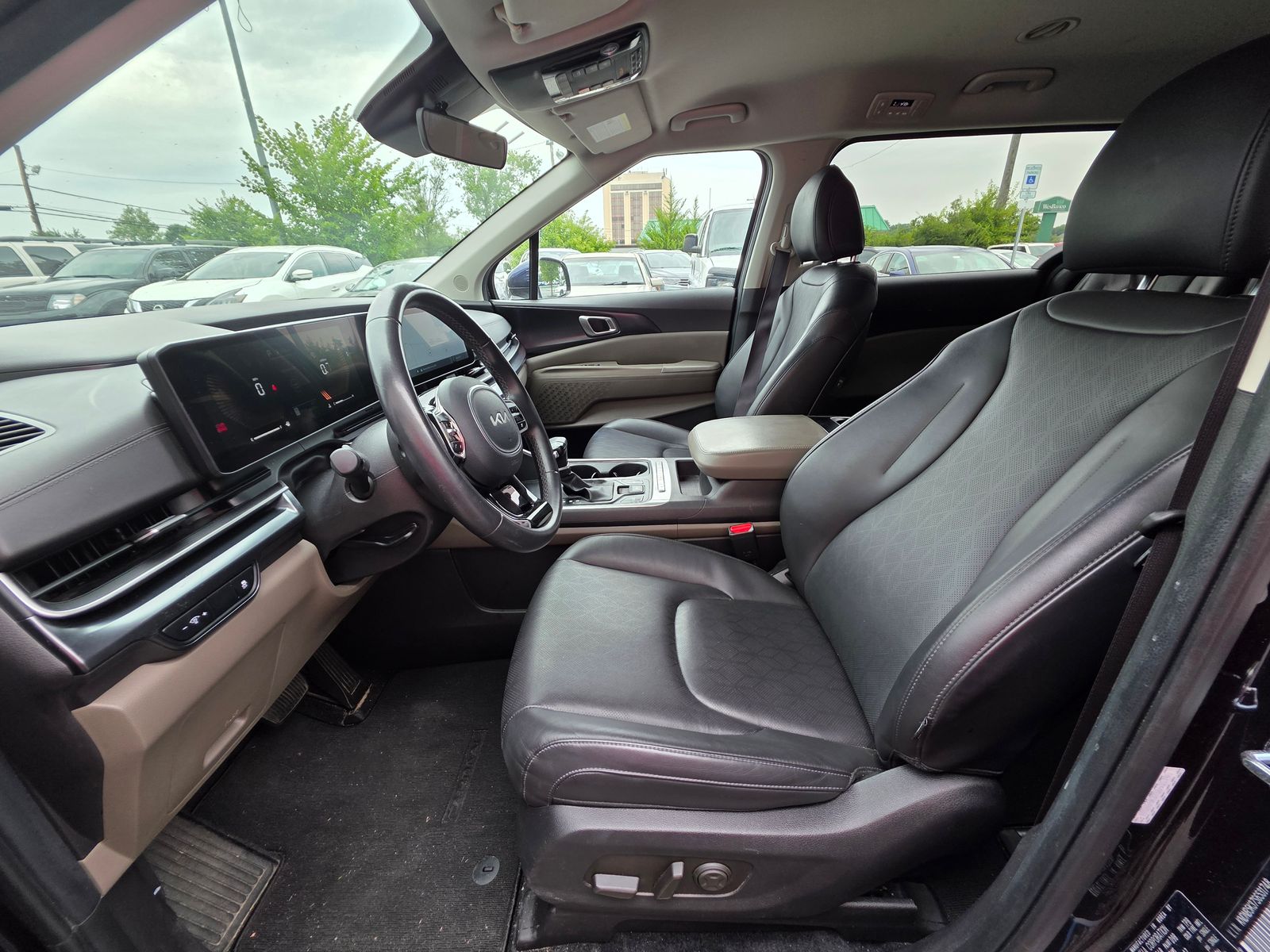 Used 2025 Blue Kia LXS image 12