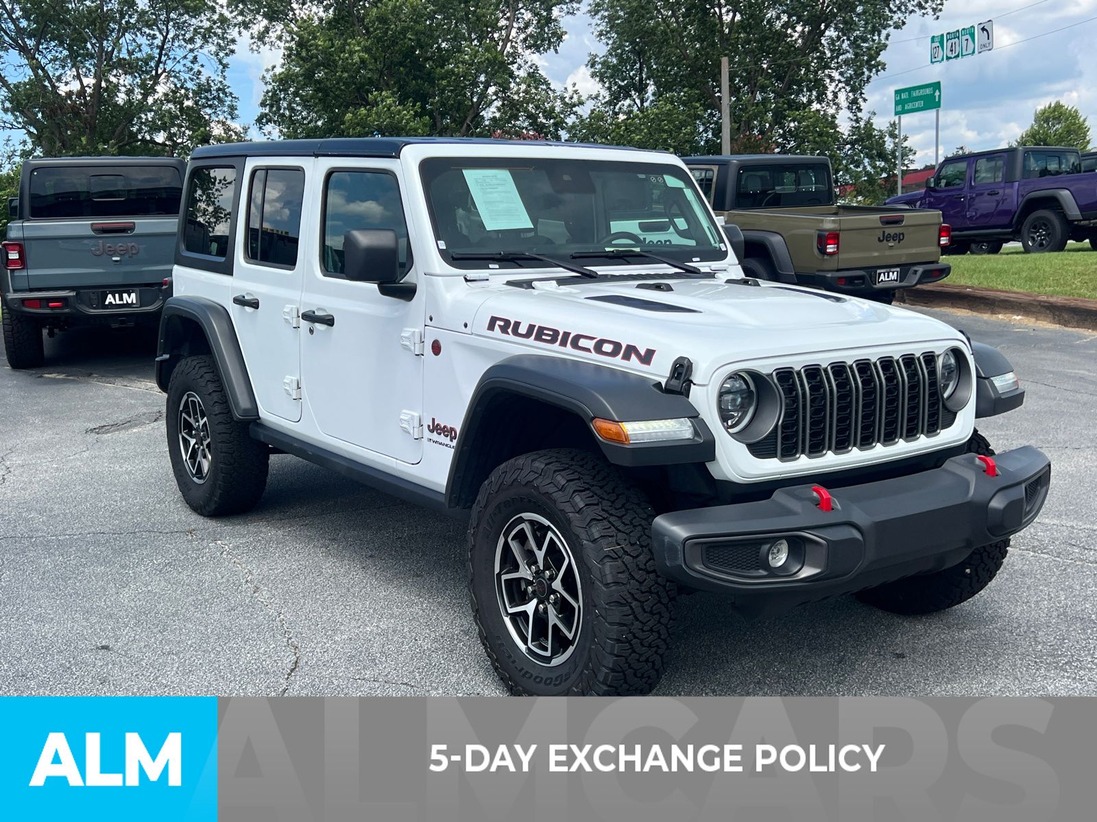 Used 2025 White Jeep Rubicon image 3