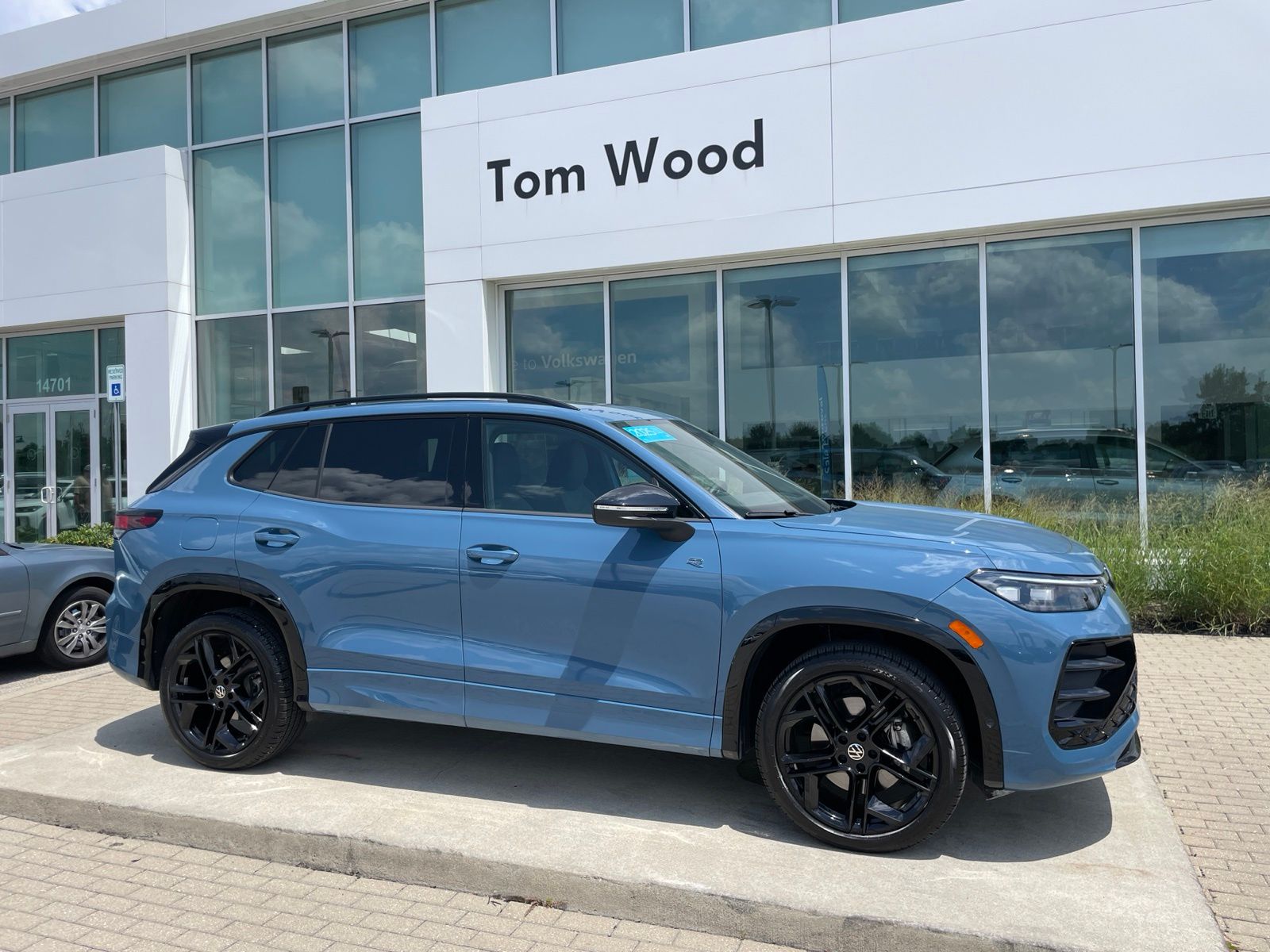 Monterey Blue Pearl 2025 Volkswagen Tiguan SUV / Crossover All-Wheel Drive 8-Speed Automatic