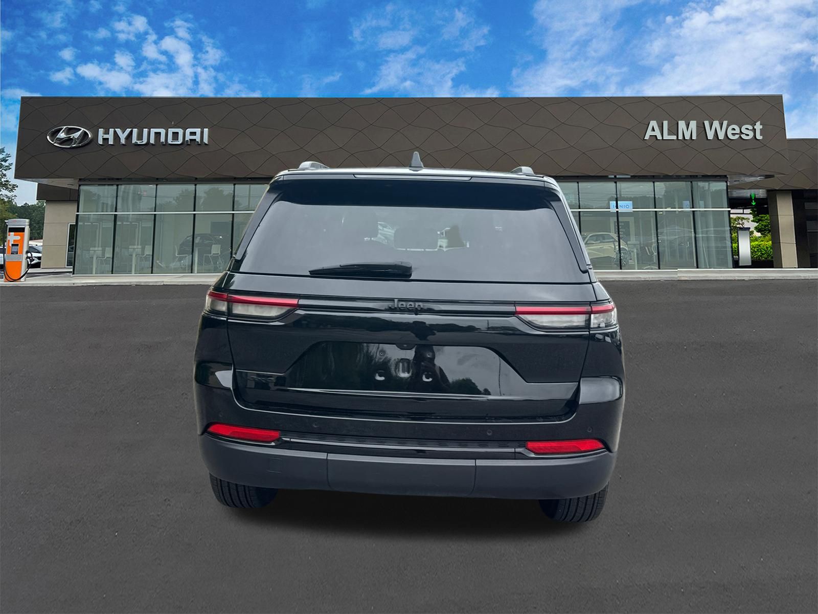 Used 2025 Black Jeep Altitude image 6