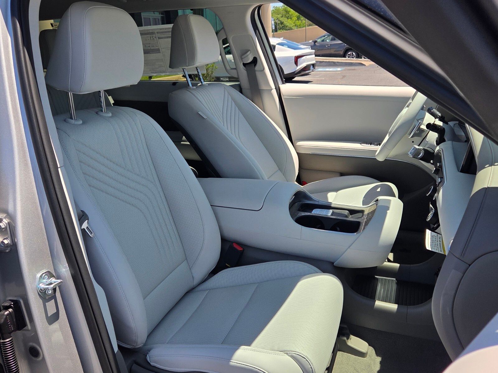 New 2026 Silver HYUNDAI SEL image 17