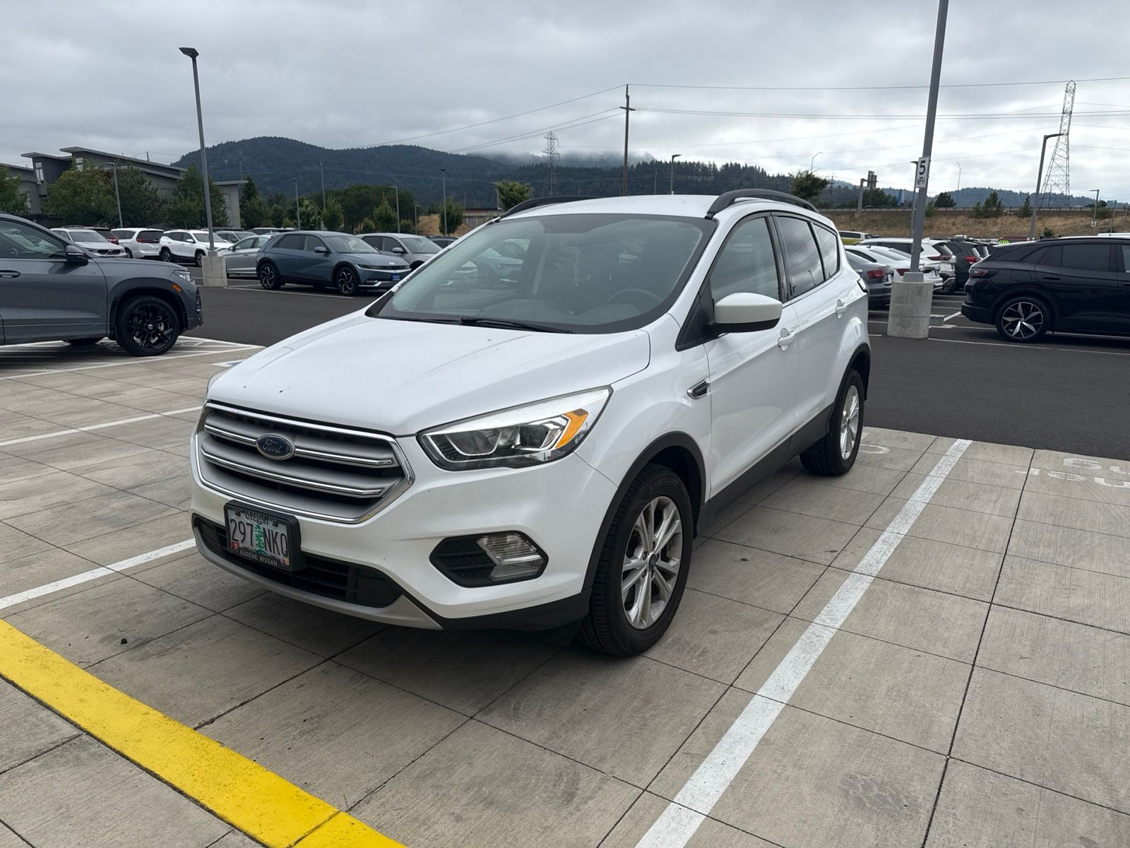 Oxford White 2018 Ford Escape SUV / Crossover All-Wheel Drive 6-Speed Automatic